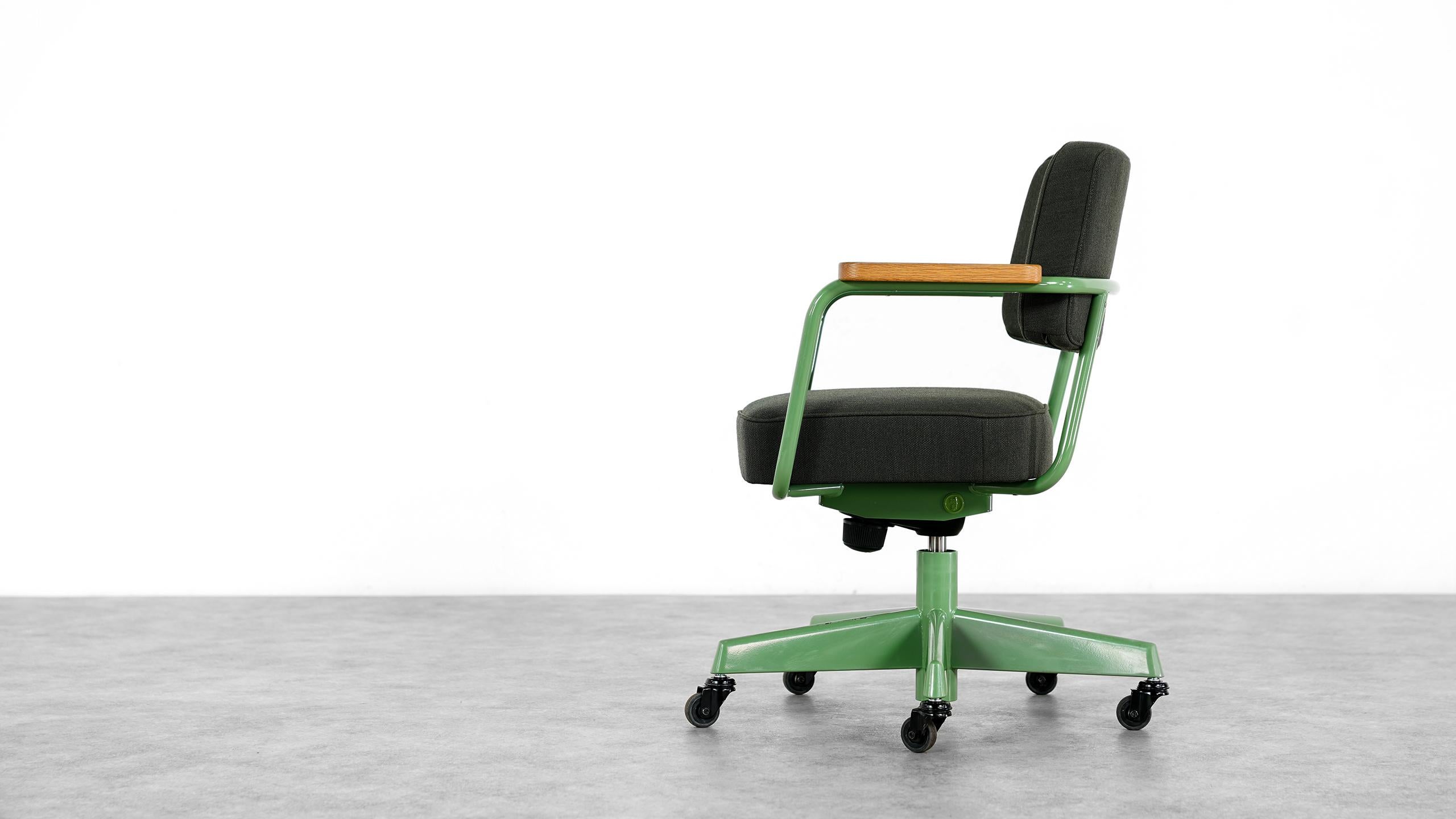 Jean Prouvé Fauteuil Directional Pivotant 1951 Limited RAW Office Prouve Stuhl im Zustand „Gut“ im Angebot in Munster, NRW
