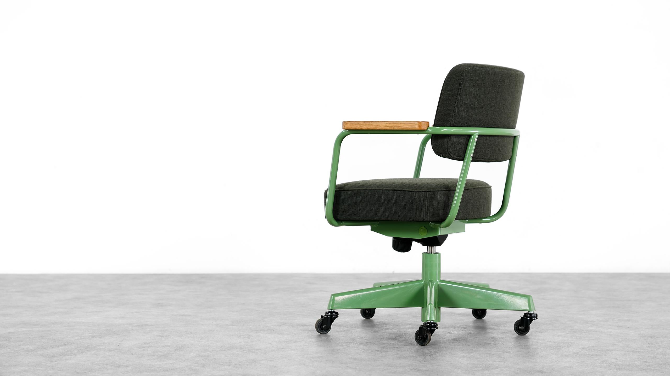Jean Prouvé Fauteuil Directional Pivotant 1951 Limited RAW Office Prouve Stuhl (21. Jahrhundert und zeitgenössisch) im Angebot