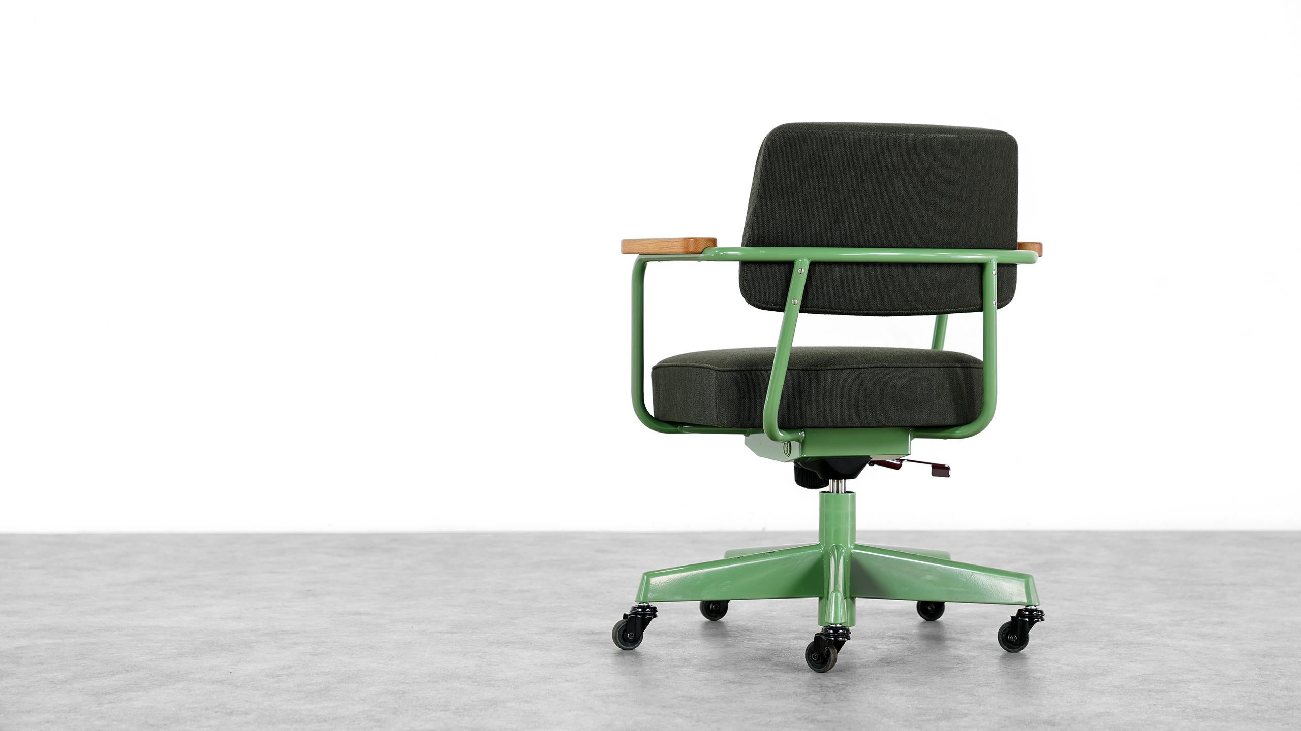 Jean Prouvé Fauteuil Directional Pivotant 1951 Limited RAW Office Prouve Stuhl (Stahl) im Angebot