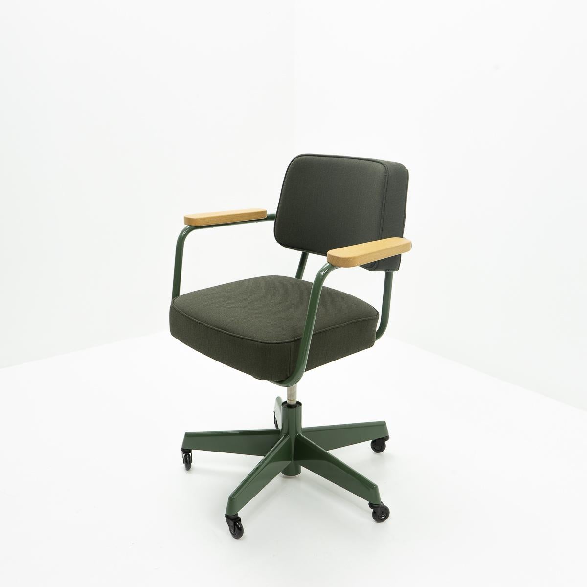 Jean Prouvé Fauteuil Pivotant, G-Star Edition by Vitra, 2000s In Good Condition In Renens, CH