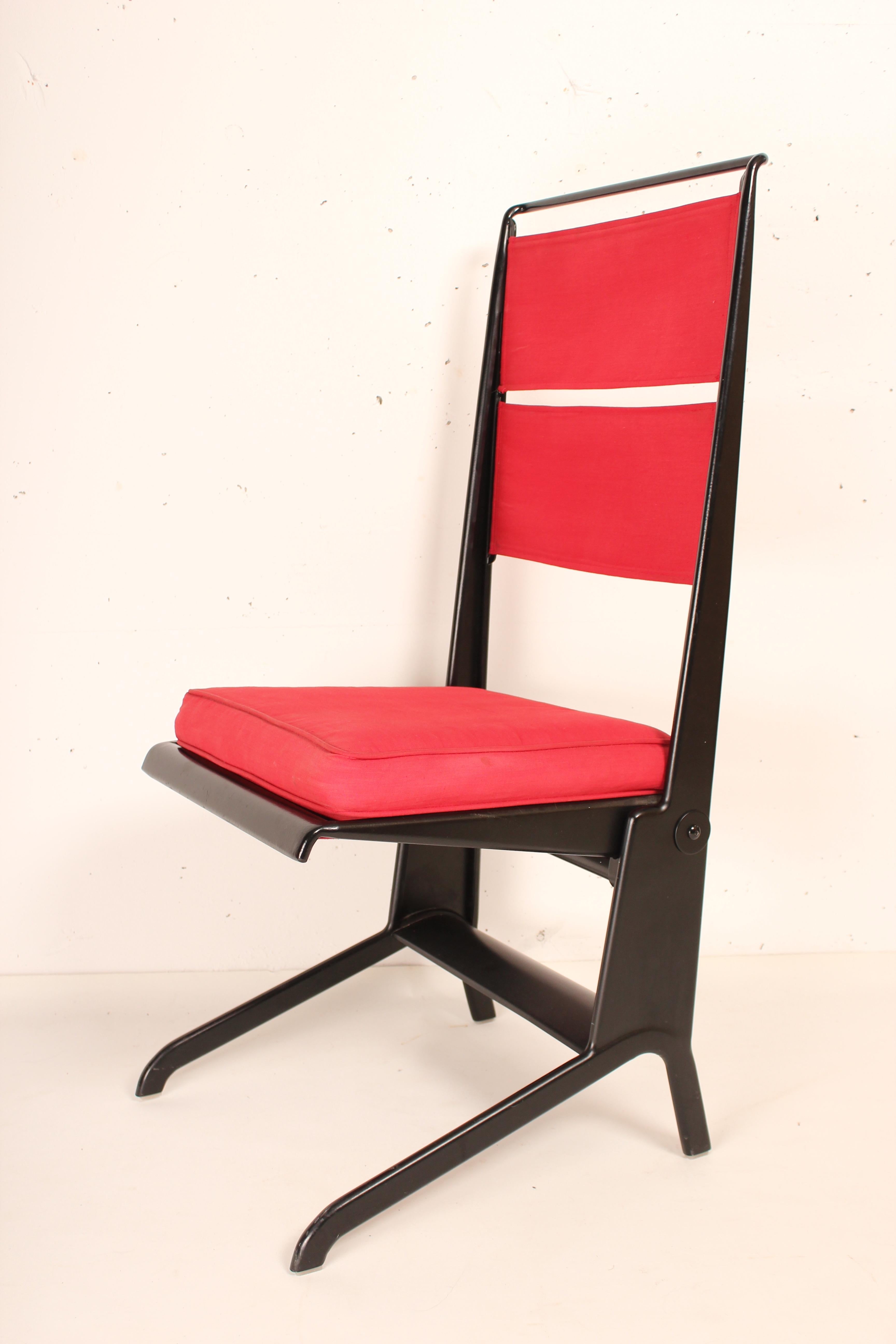 Jean Prouve´, reclining chairs, steel and canvas, France, design circa 1930, manufactured by Tecta, 1983

This very rare folding chair was designed by Jean Prouve´ in 1930. Originally only 8 of these were produced as a gift for the wedding of