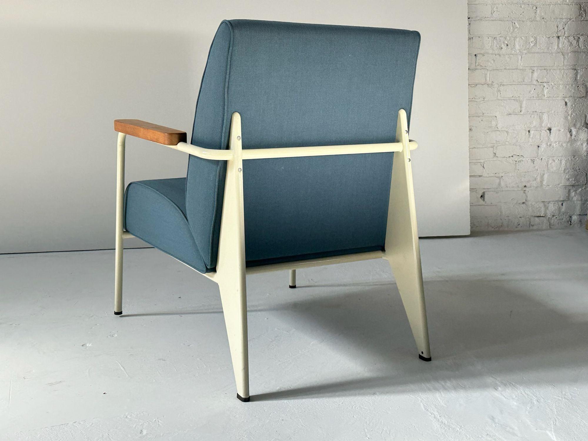 Jean Prouve pour Vitra Fauteuil de Salon, Allemagne Bon état - En vente à Chicago, IL