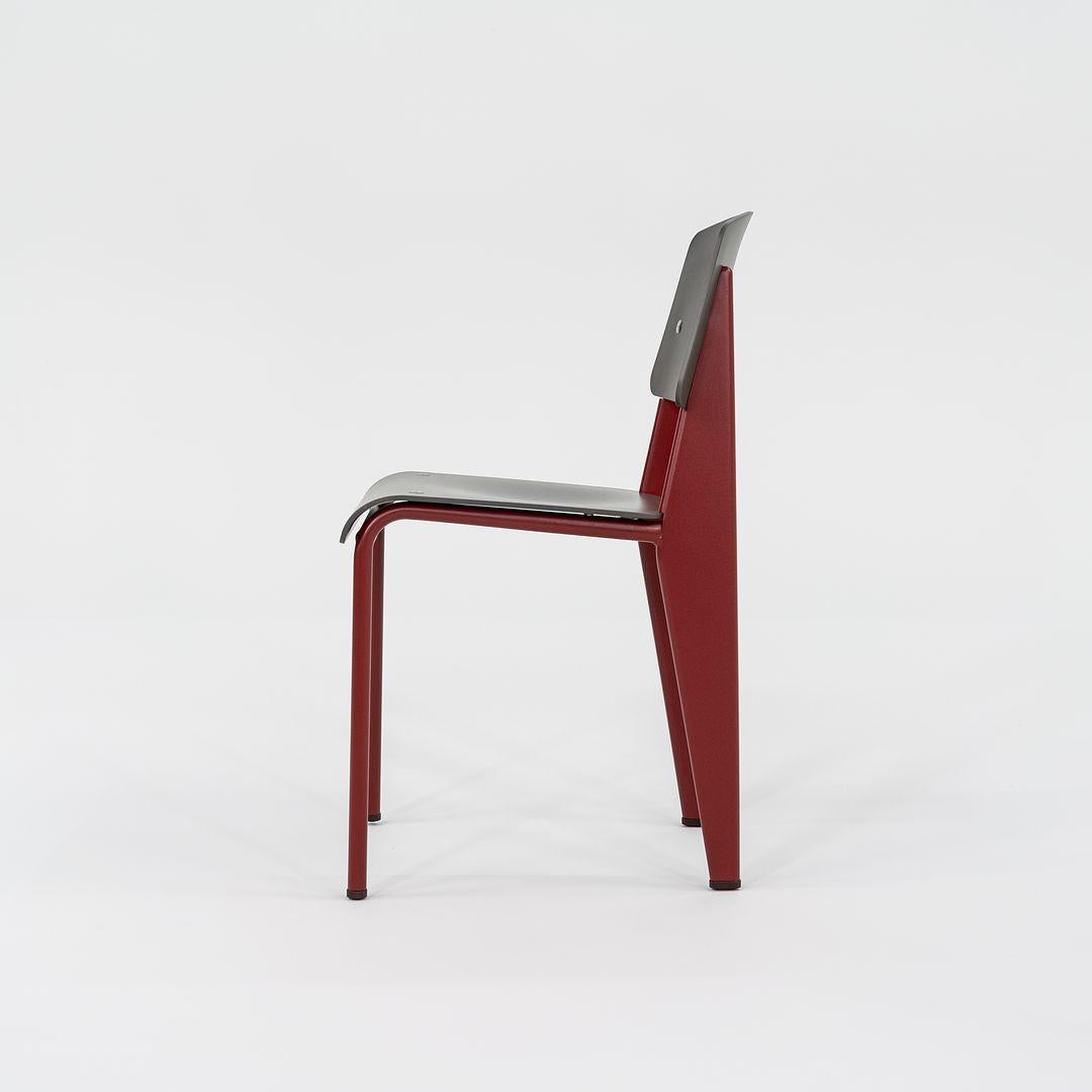 Moderno Jean Prouve per Vitra Sedie da pranzo standard SP in rosso giapponese con seduta in plastica in vendita