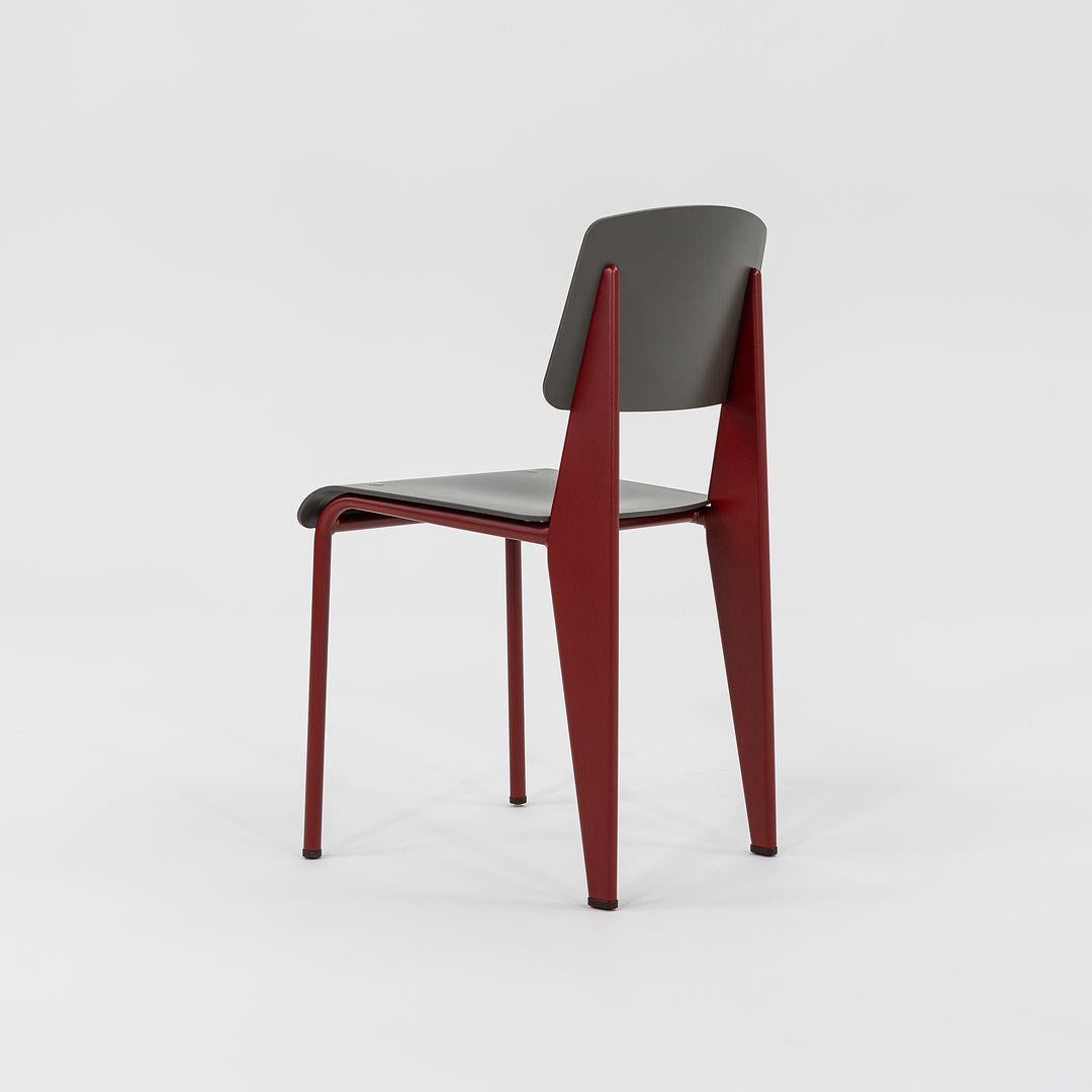 Tedesco Jean Prouve per Vitra Sedie da pranzo standard SP in rosso giapponese con seduta in plastica in vendita