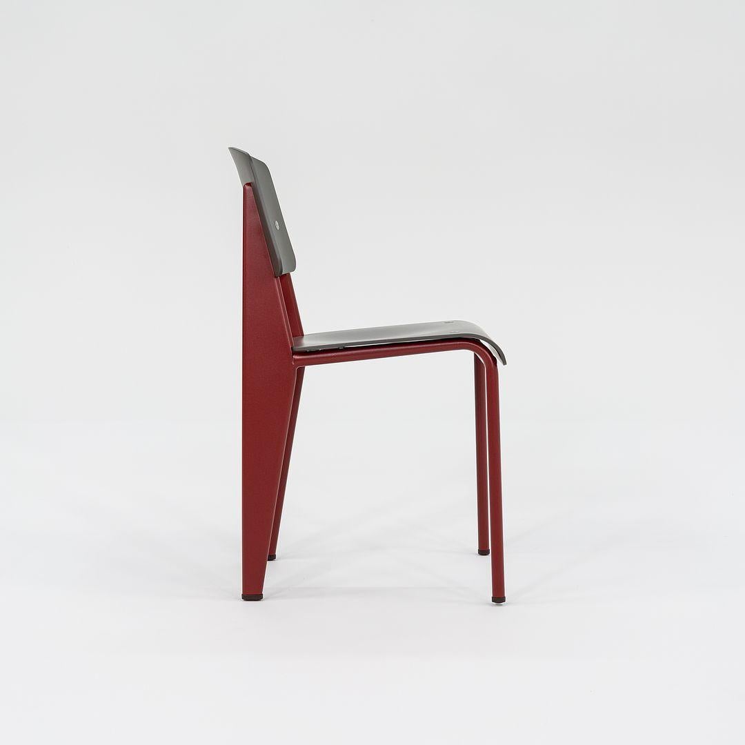 Acciaio Jean Prouve per Vitra Sedie da pranzo standard SP in rosso giapponese con seduta in plastica in vendita