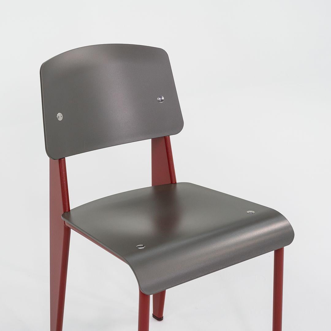 Jean Prouve per Vitra Sedie da pranzo standard SP in rosso giapponese con seduta in plastica in vendita 2