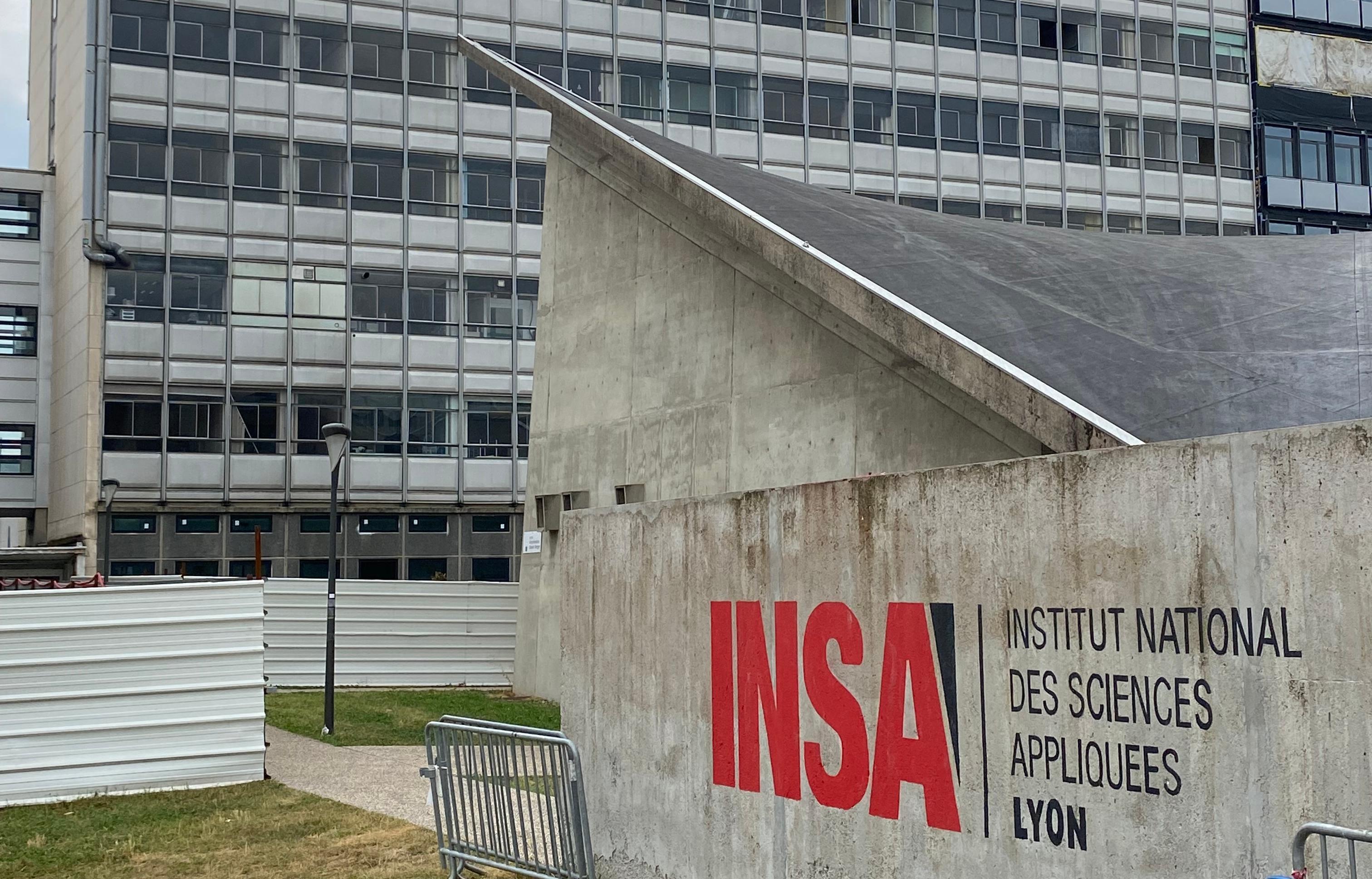 Jean Prouvé INSA Fassadentafel Frankreich 1960 groß (Moderne der Mitte des Jahrhunderts) im Angebot
