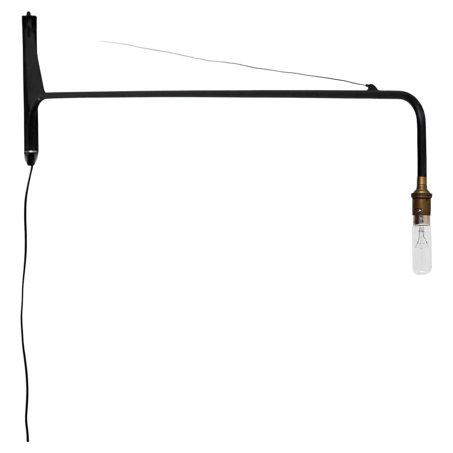 Jean Prouvé-inspirierte Wandlampe 1970er Jahre Französisches Design Original Vintage Metall Lampe