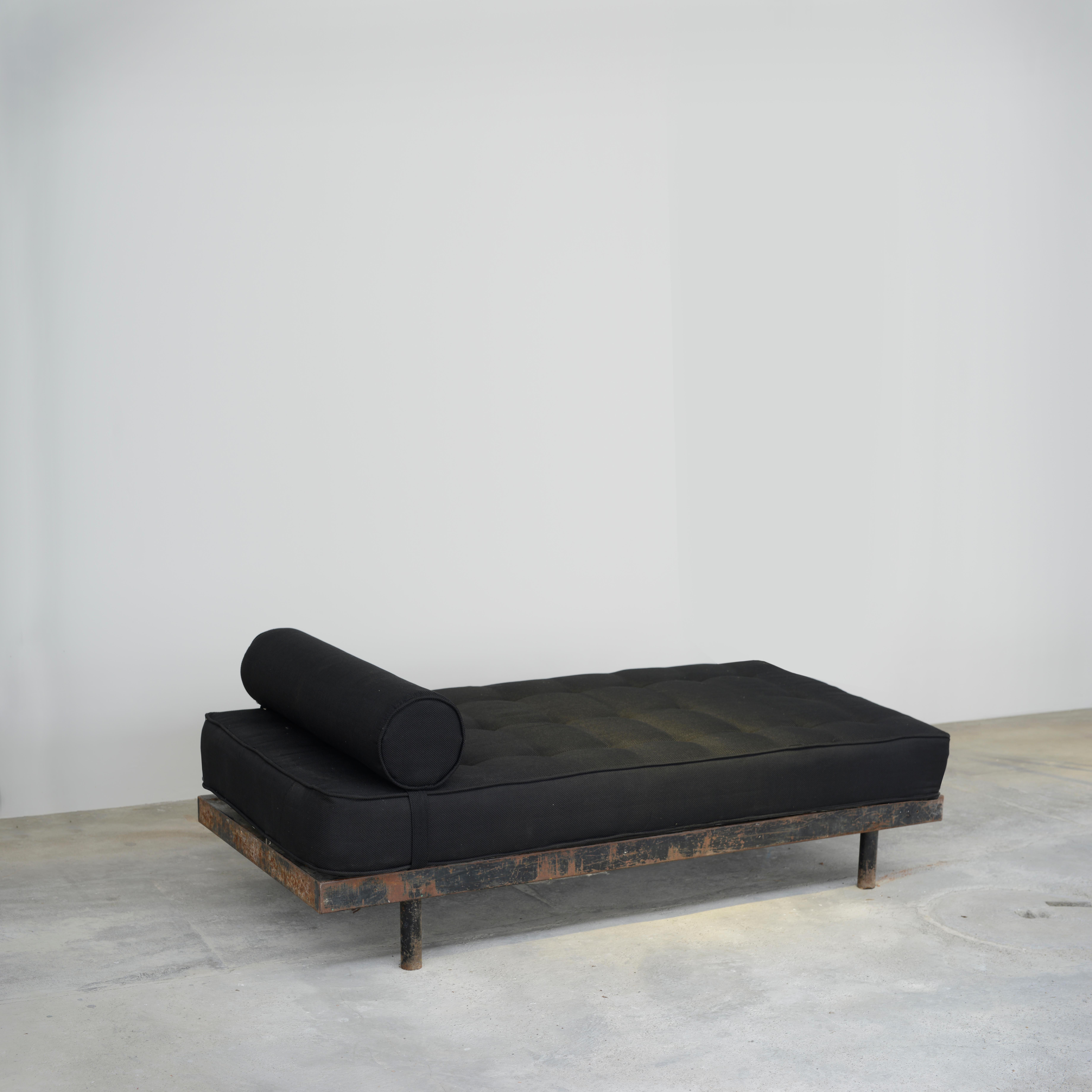 Mid-20th Century Jean Prouvé JP-SCAL-450 Daybed / Authentic Mid-Century Modern For Sale