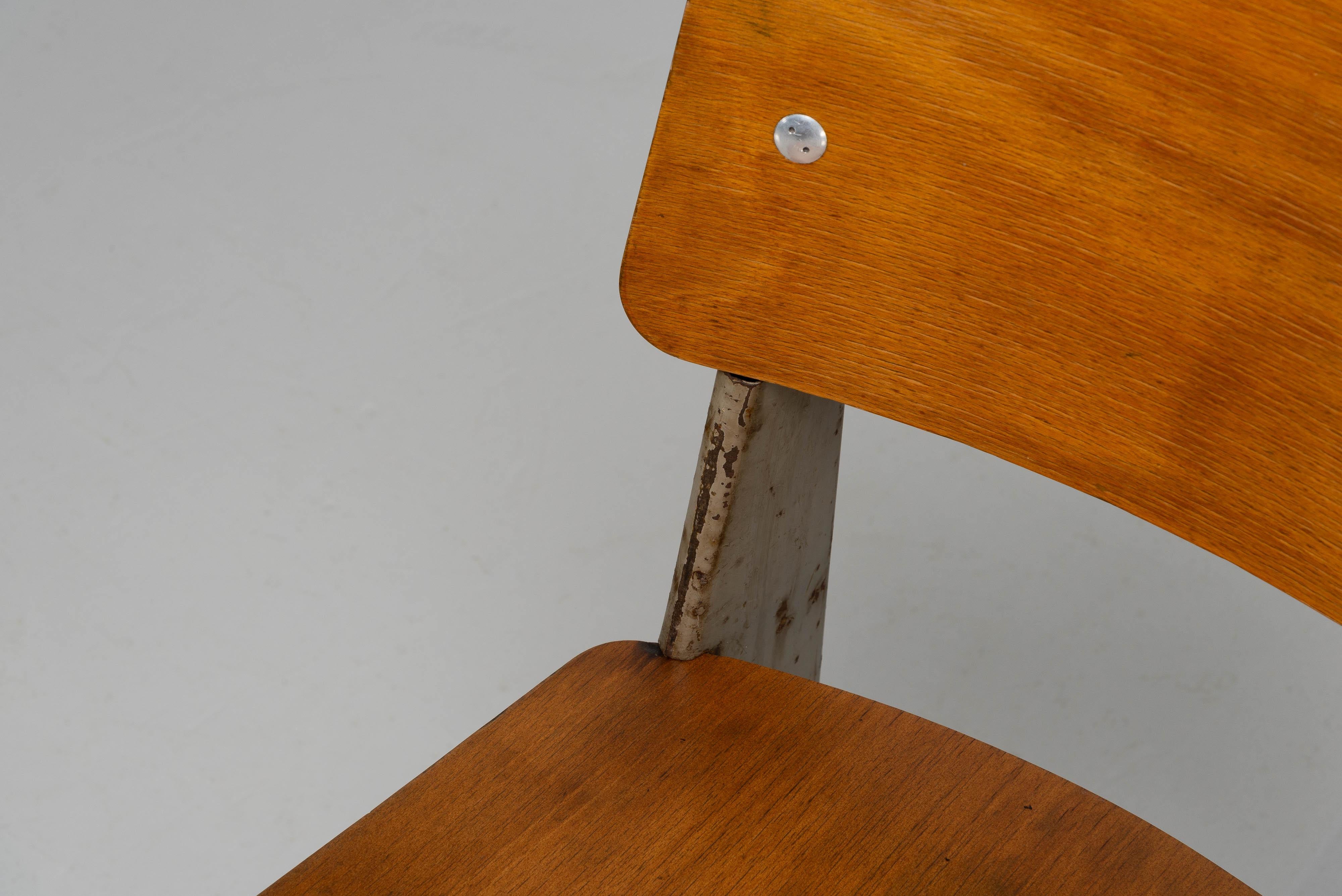 Jean Prouvé Métropole 305 Standardstuhl Frankreich 1951 im Angebot 3