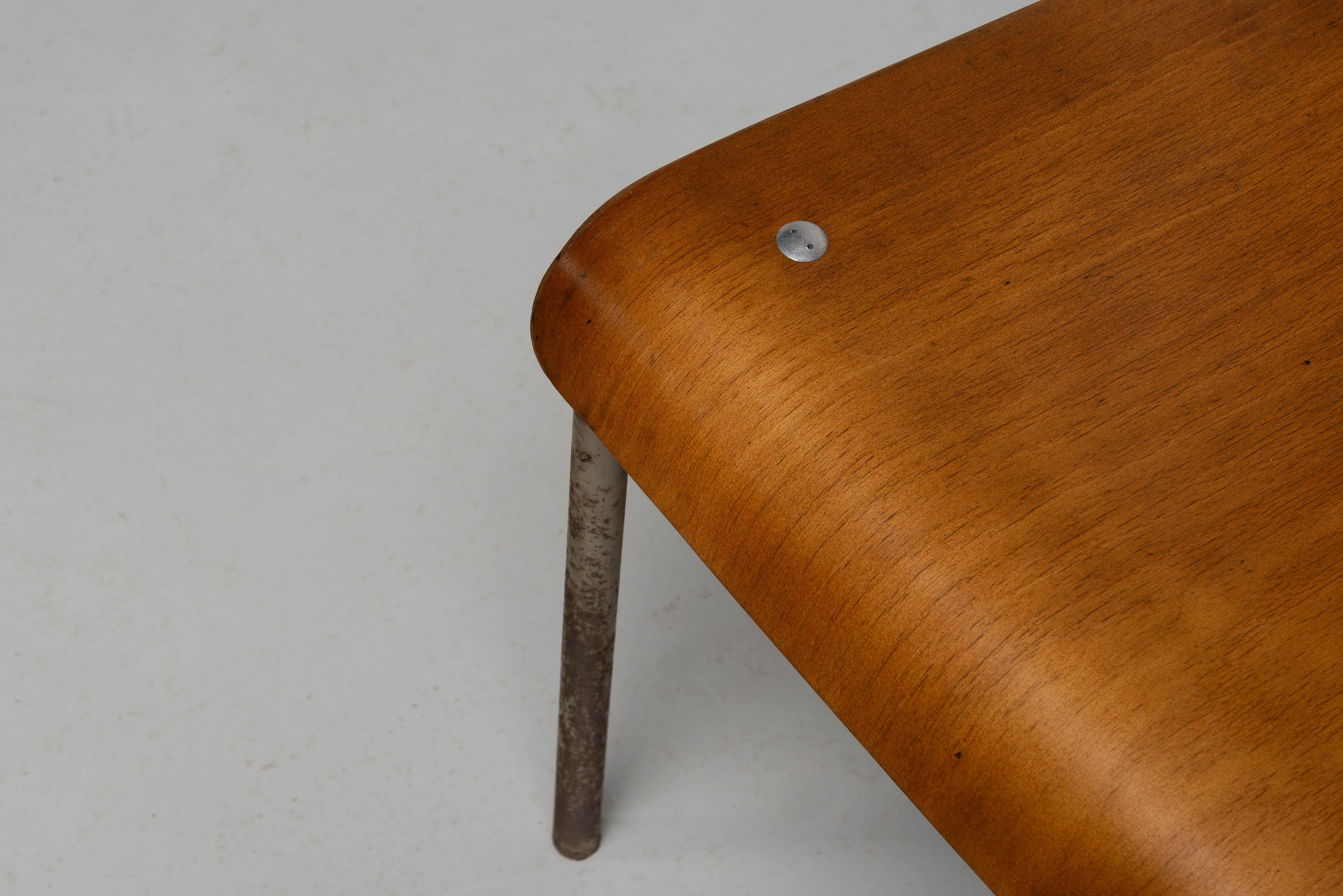 Jean Prouvé Métropole 305 Standardstuhl Frankreich 1951 im Angebot 4