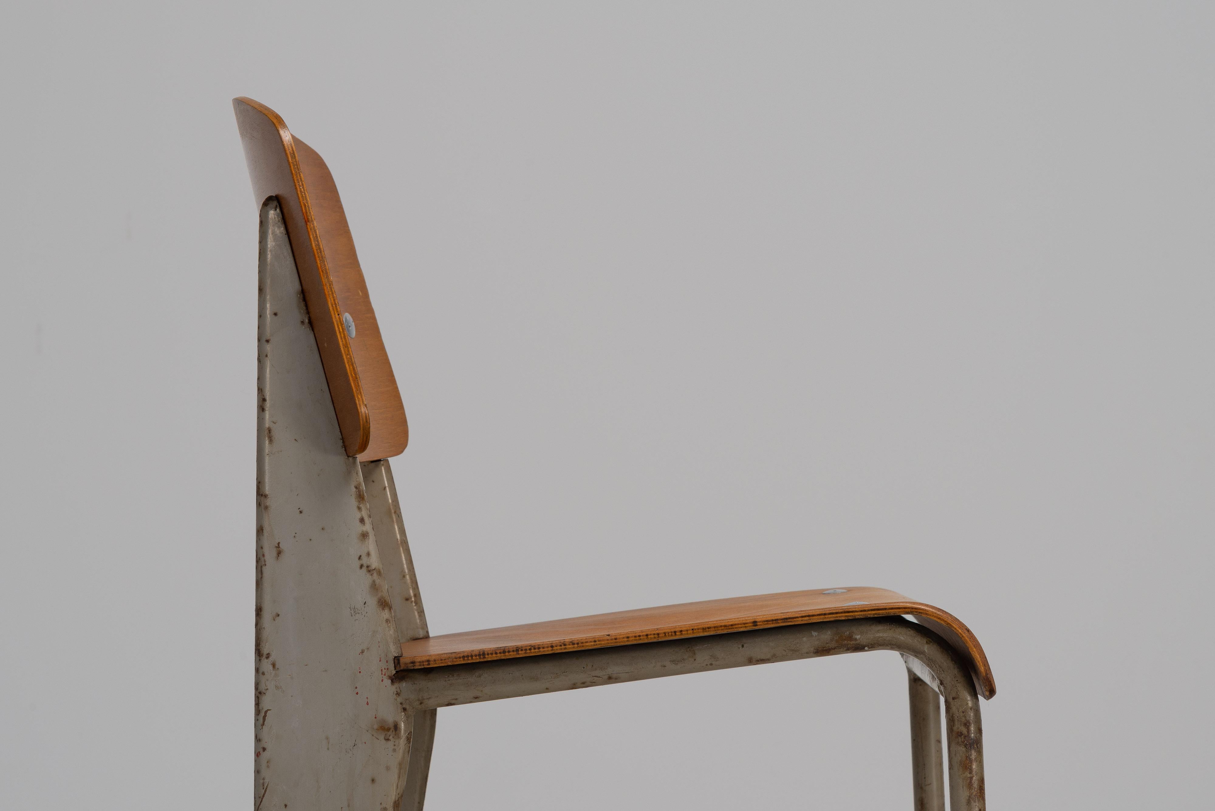 Jean Prouvé Métropole 305 Standardstuhl Frankreich 1951 im Angebot 8
