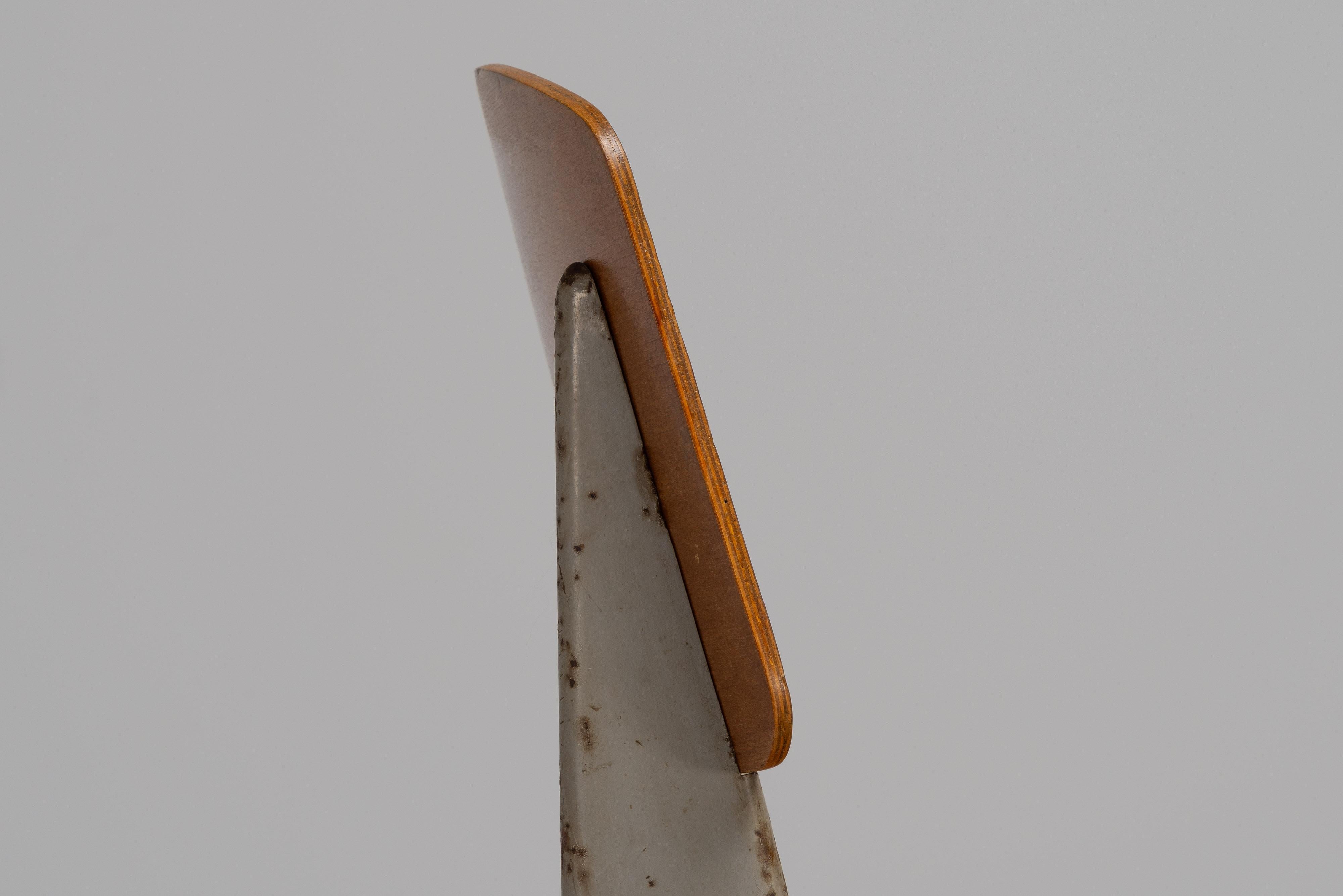 Jean Prouvé Métropole 305 Standardstuhl Frankreich 1951 im Angebot 9