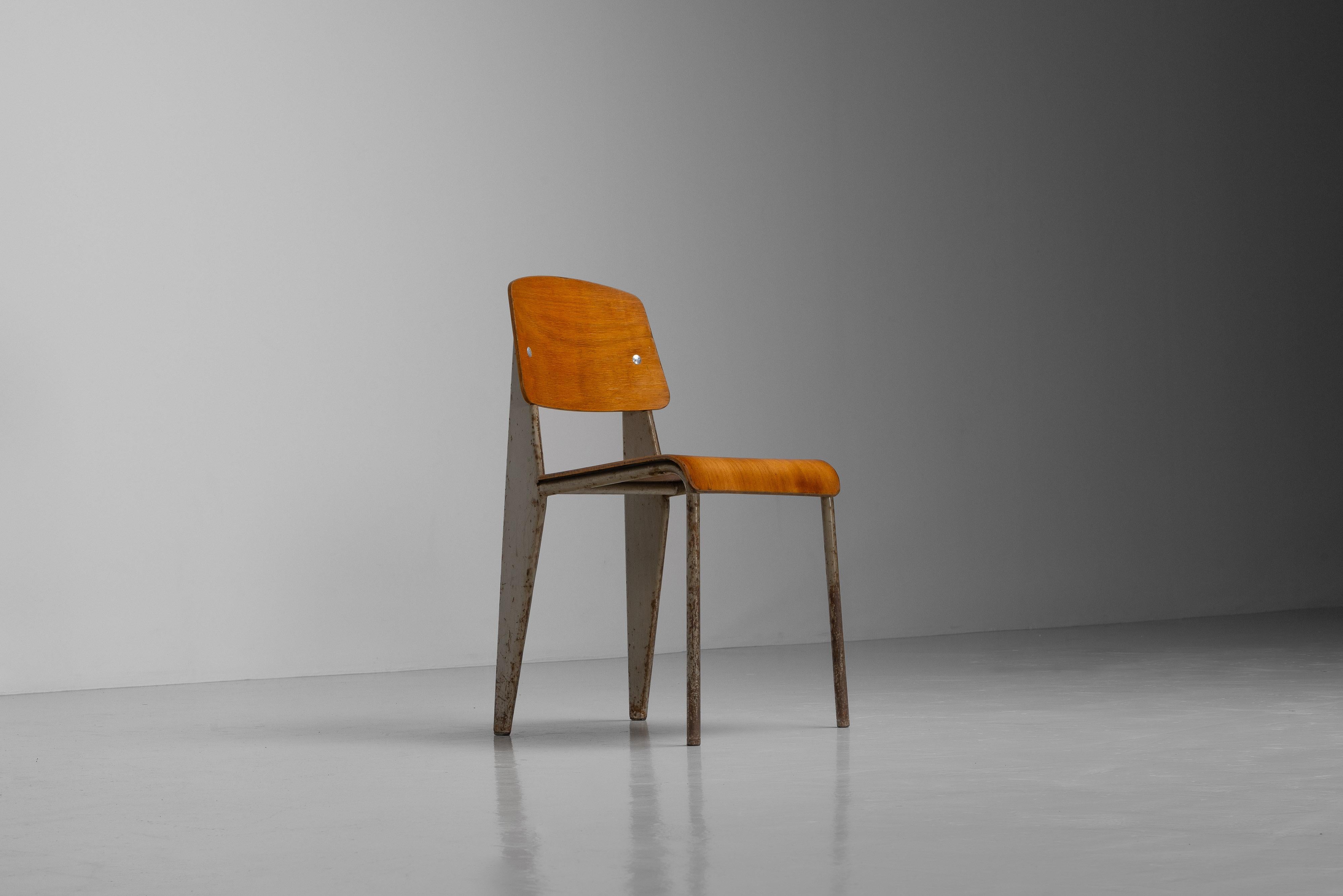 Jean Prouvé Métropole 305 Standardstuhl Frankreich 1951 (Moderne der Mitte des Jahrhunderts) im Angebot