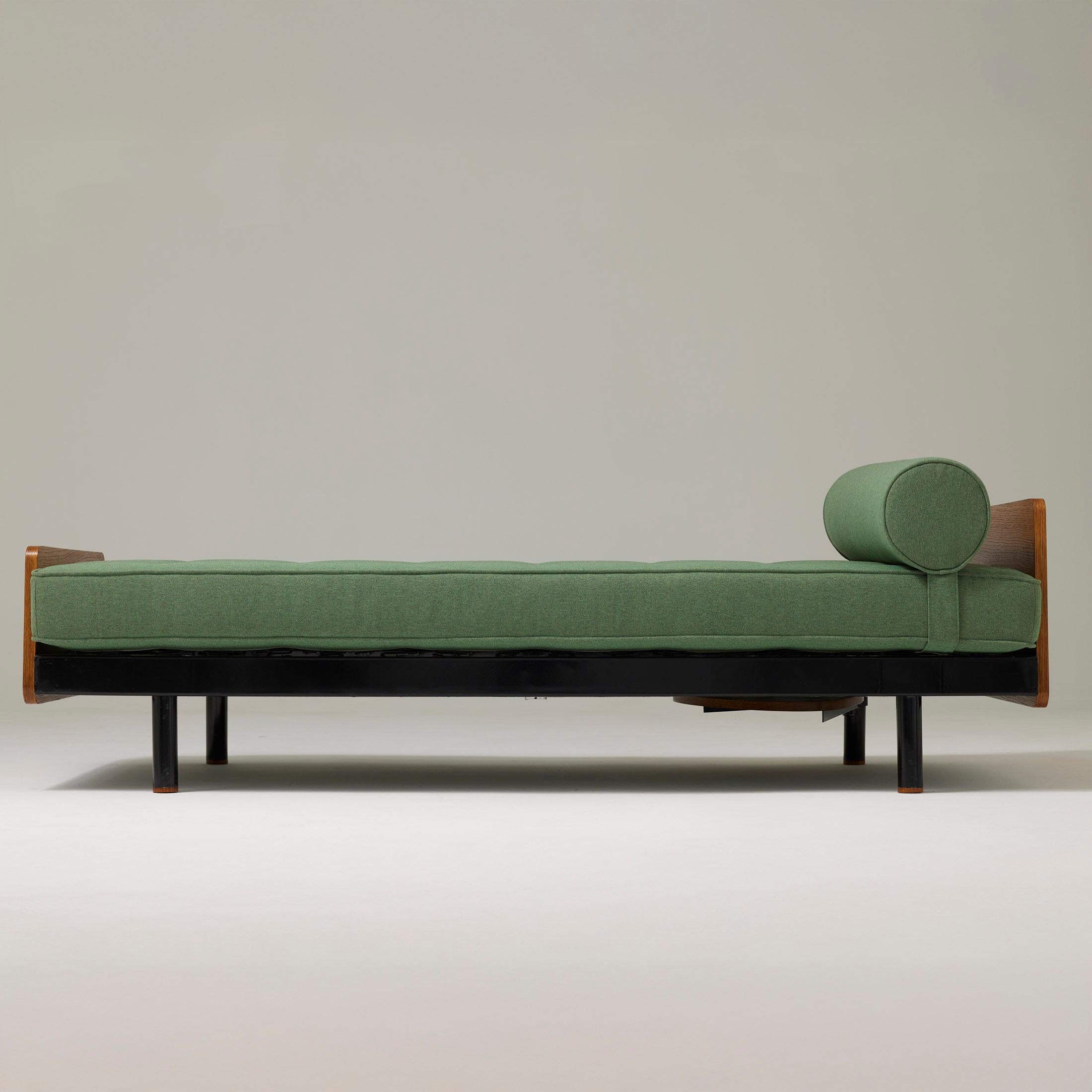 This S.C.A.L. daybed designed by the iconic French designer, Jean Prouvé, is a true Mid-Century Modern masterpiece. Crafted by the esteemed Ateliers Prouve in France circa 1950, this daybed has been meticulously restored to its former glory, making