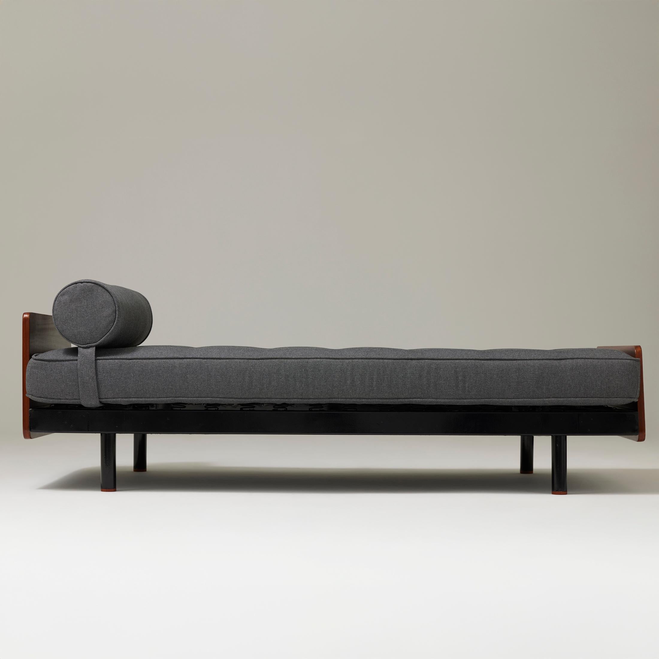 This S.C.A.L. daybed designed by the iconic French designer, Jean Prouvé, is a true Mid-Century Modern masterpiece. Crafted by the esteemed Ateliers Prouve in France circa 1950, this daybed has been meticulously restored to its former glory, making