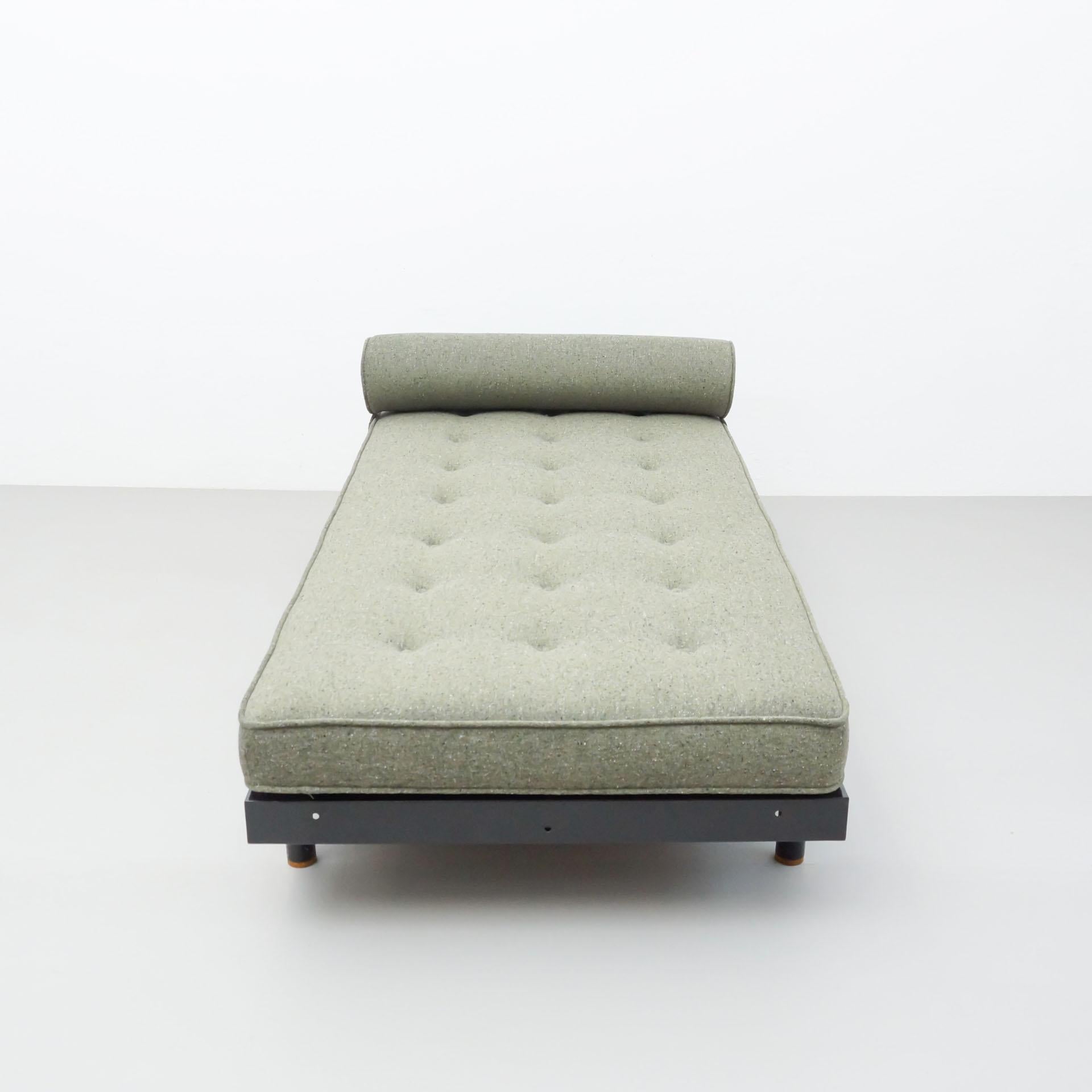 Jean Prouve Mid-Century Modern S.C.A.L. Daybed, circa 1950 In Good Condition In Barcelona, Barcelona