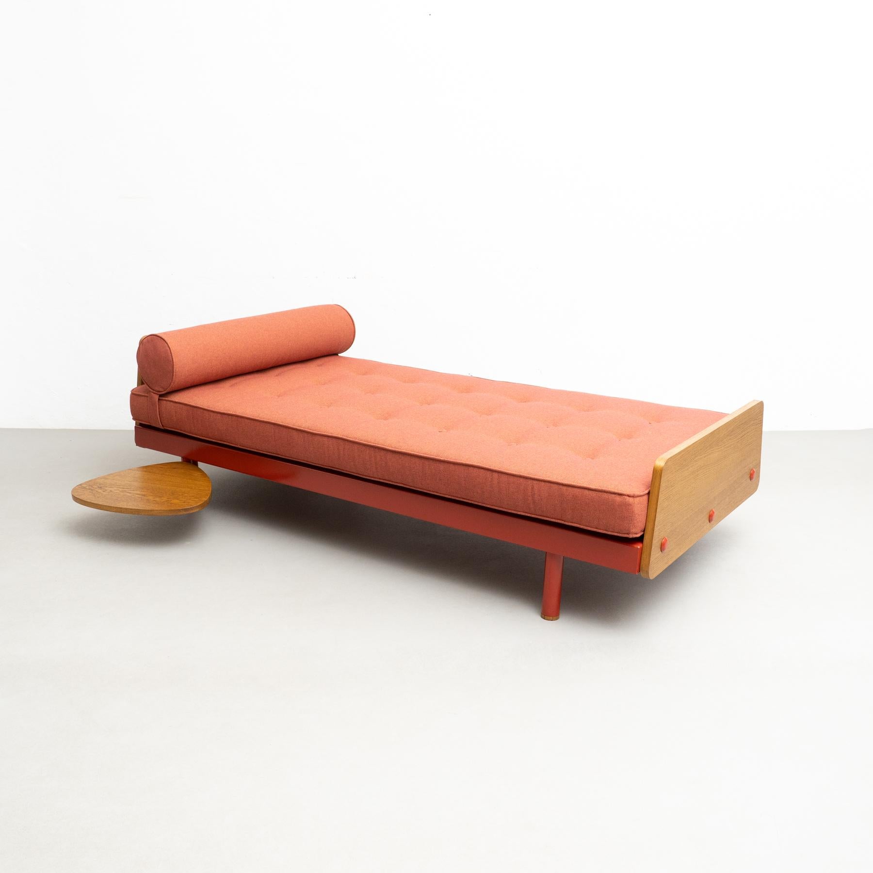 Jean Prouve Mid-Century Modern S.C.A.L. Daybed, circa 1950 In Good Condition In Barcelona, Barcelona