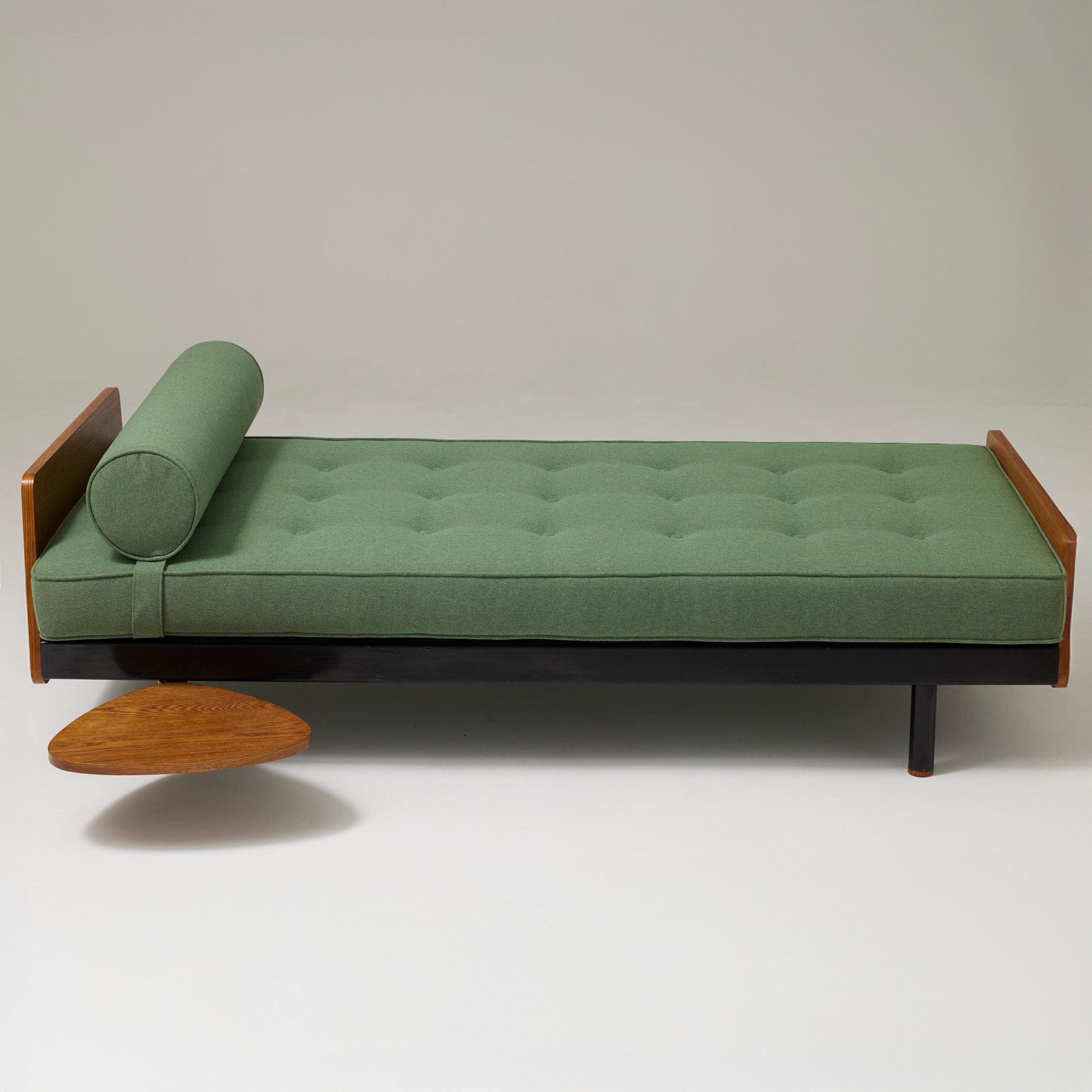 Jean Prouve Mid-Century Modern S.C.A.L. Daybed, circa 1950 In Good Condition For Sale In Barcelona, Barcelona