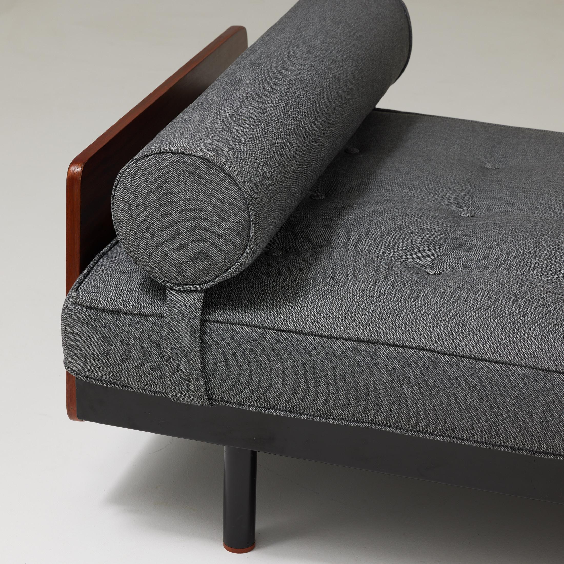 Jean Prouve Mid-Century Modern S.C.A.L. Daybed, circa 1950 In Good Condition For Sale In Barcelona, Barcelona