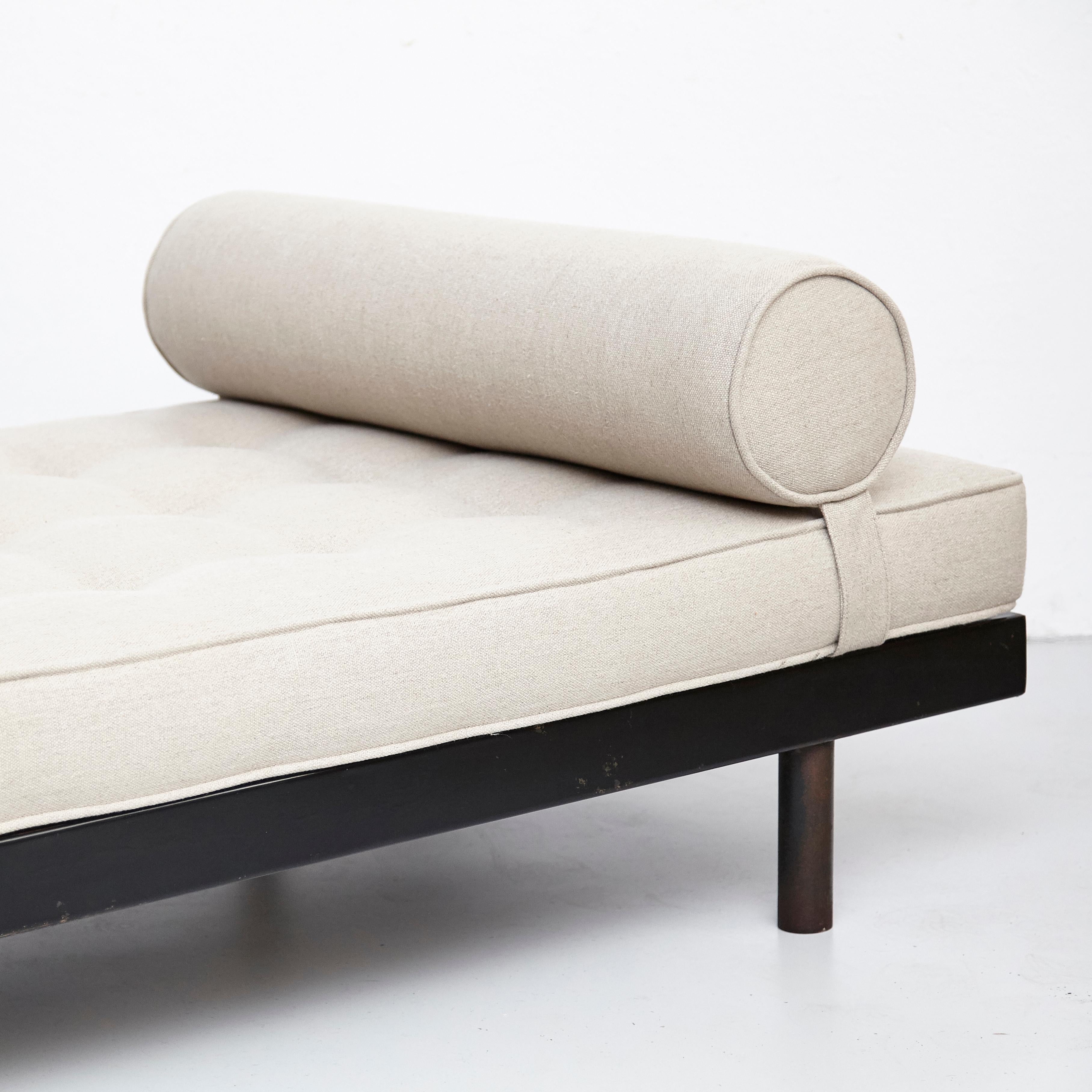 Jean Prouve Mid-Century Modern S.C.A.L. Daybed, circa 1950 In Good Condition In Barcelona, Barcelona