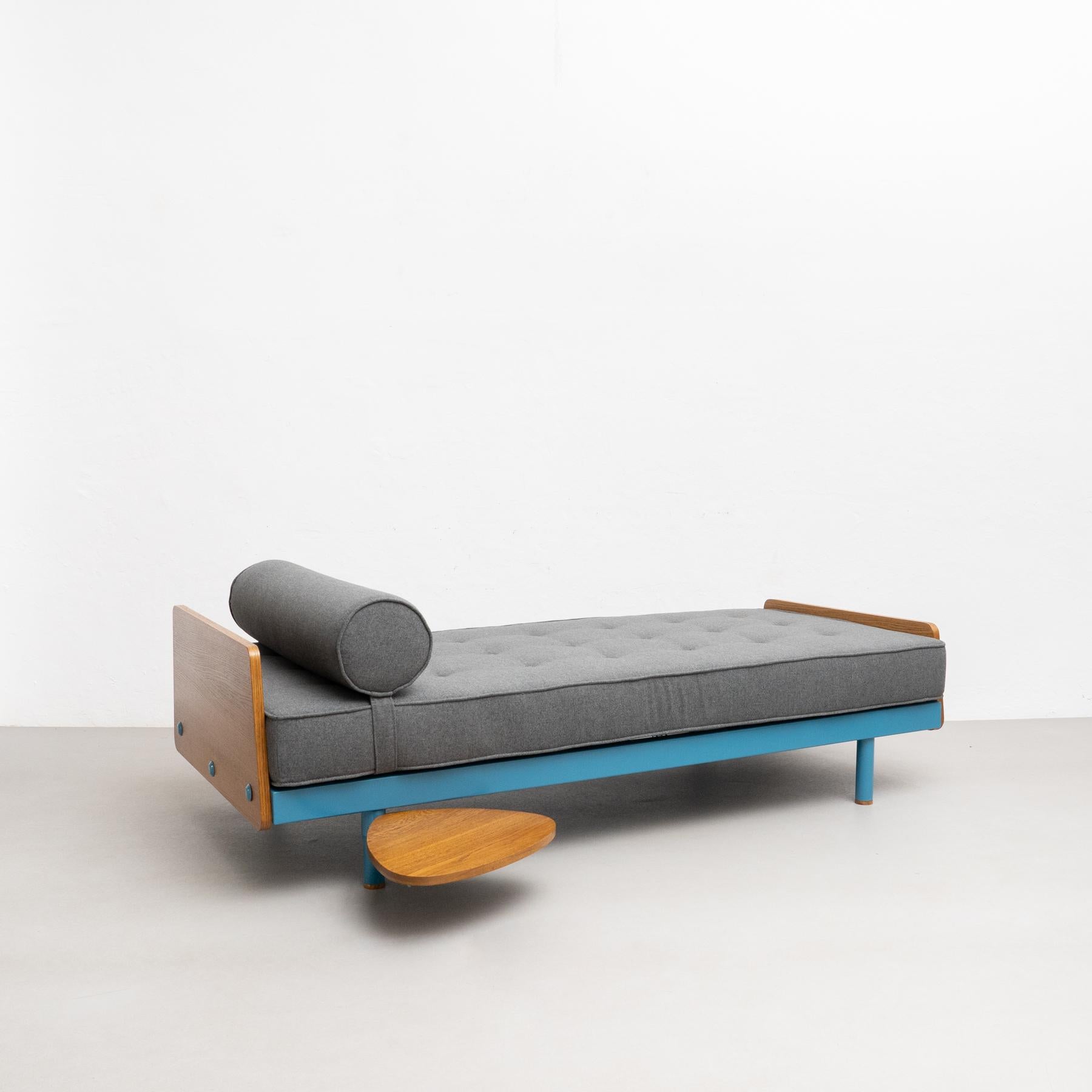 Jean Prouve Mid-Century Modern S.C.A.L. Daybed, circa 1950 In Good Condition In Barcelona, Barcelona