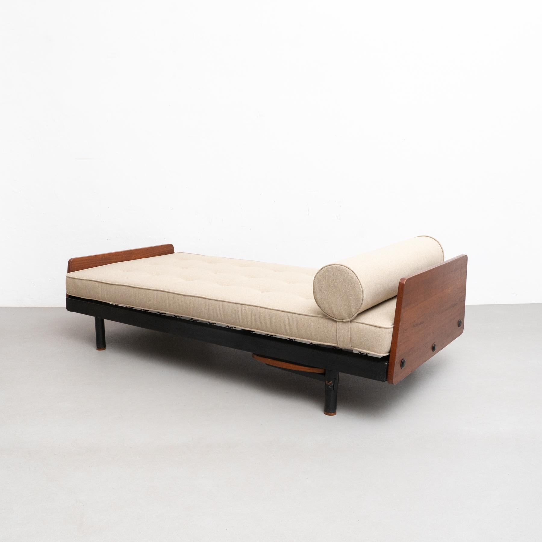 Jean Prouve Mid-Century Modern S.C.A.L. Daybed, circa 1950 In Good Condition In Barcelona, Barcelona