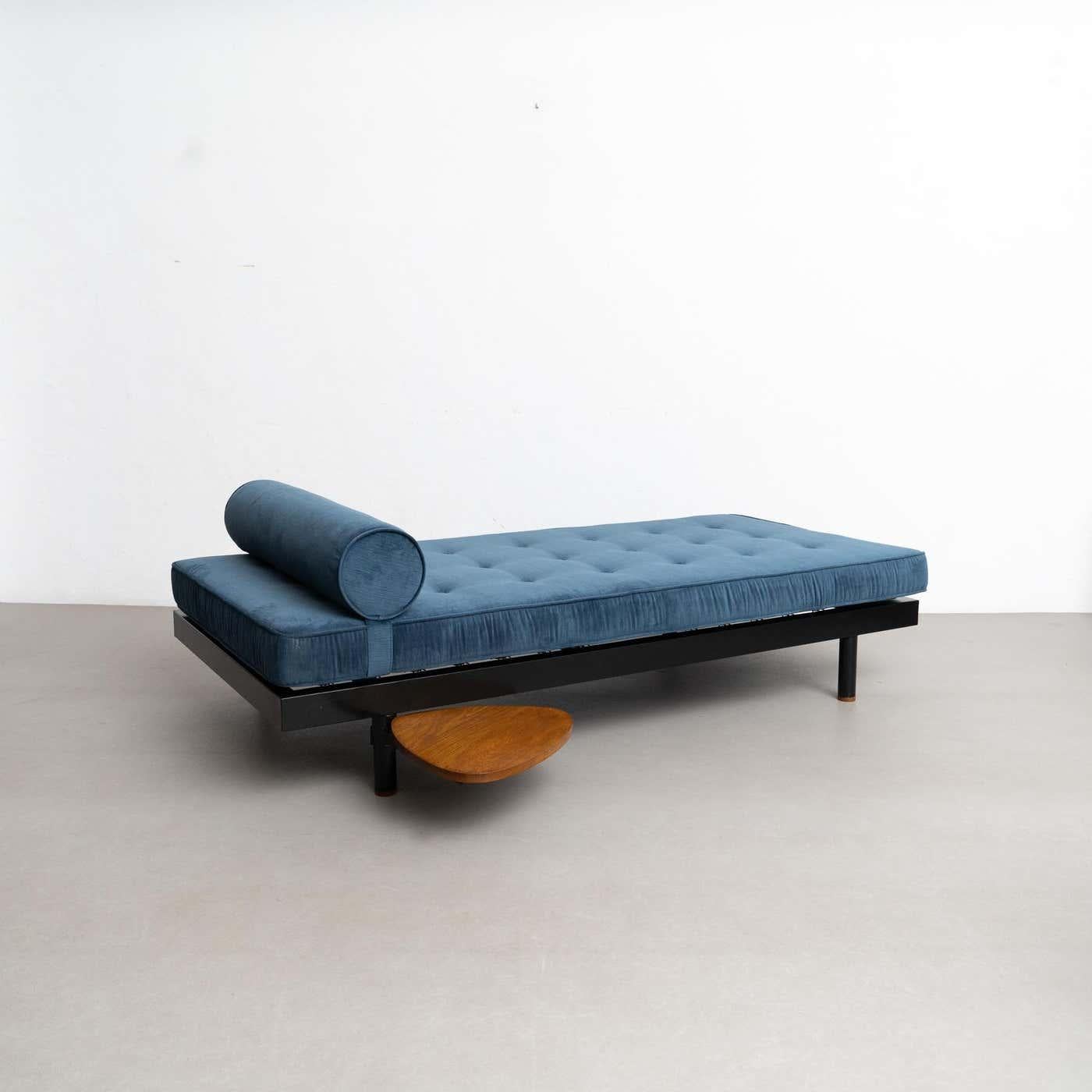 Milieu du XXe siècle S.C.A.L. Jean Prouve - Mid-Century Modern Lit de repos, vers 1950 en vente