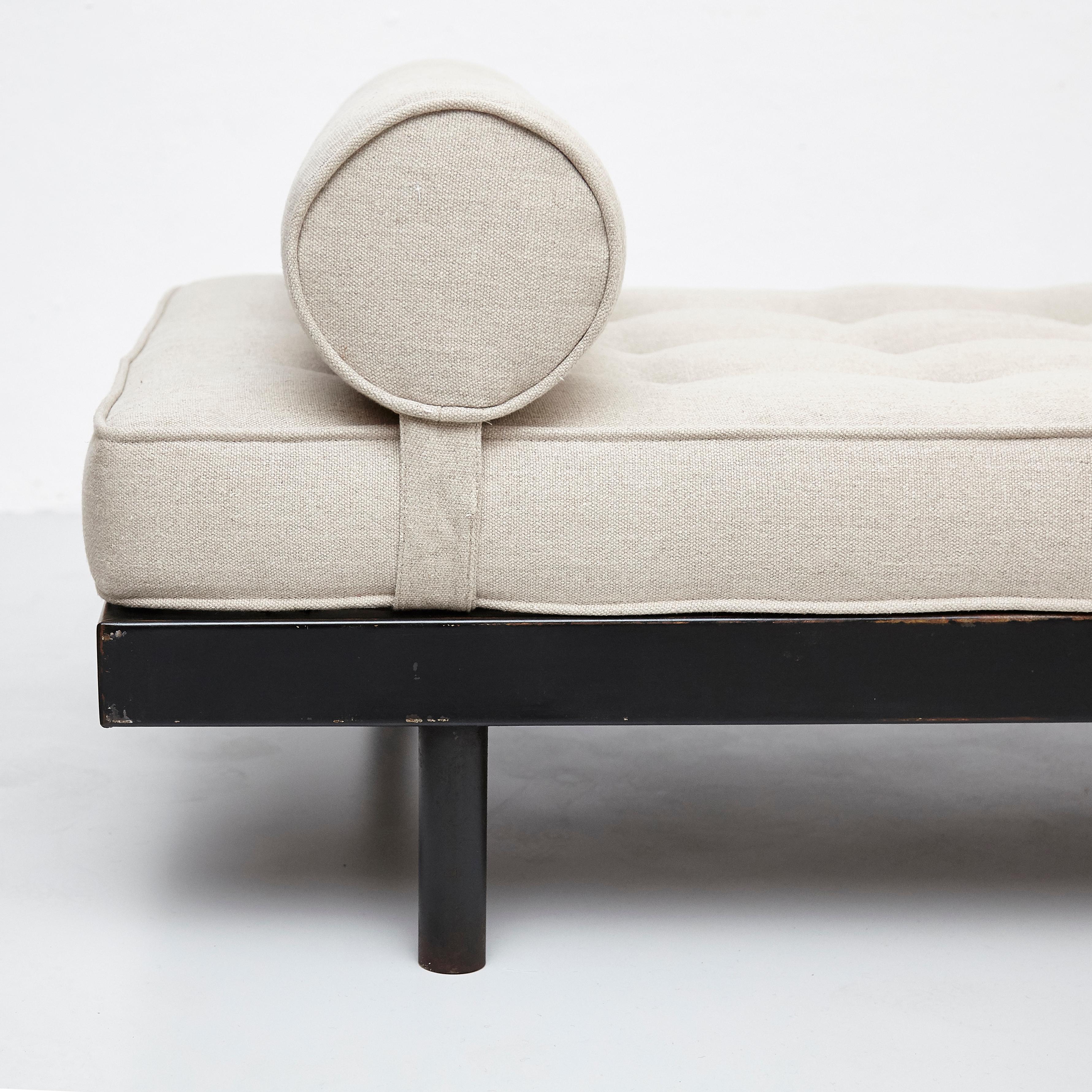 S.C.A.L. Jean Prouve - Mid-Century Modern Lit de repos, vers 1950 1