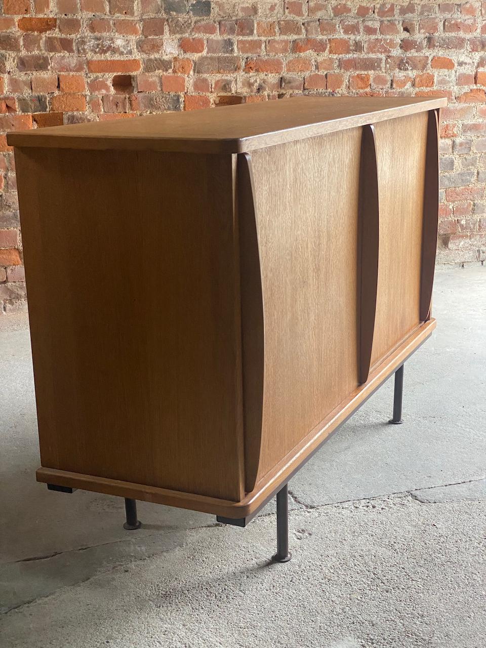Jean Prouve Oak Sideboard Cabinet by Ateliers France circa 1940 In Good Condition In Longdon, Tewkesbury
