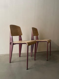 Jean Prouvé Paar zerlegbare 'Halb-Metall'-Stühle, Model No. 300