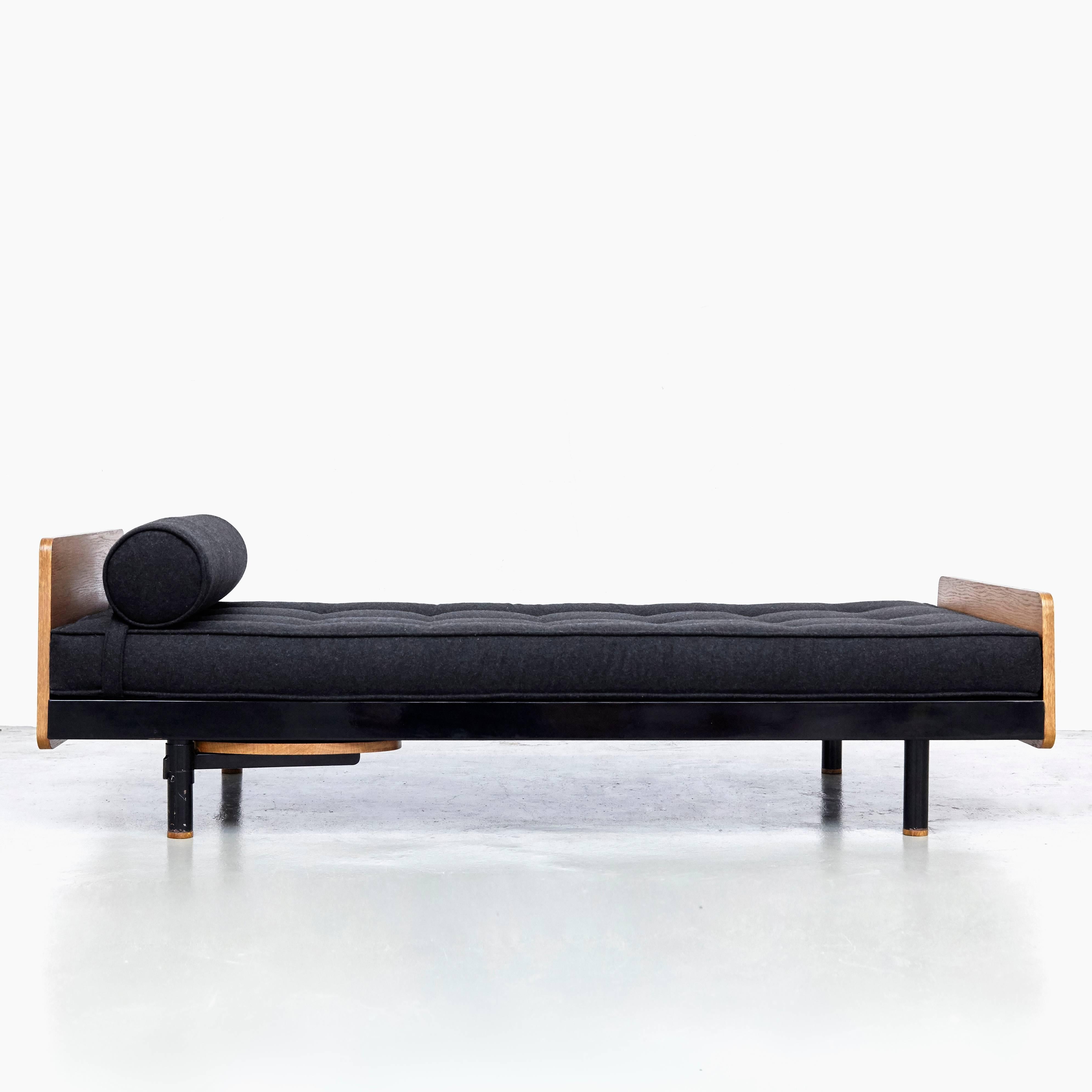 Mid-Century Modern Jean Prouve Mid Century Modern Metal Black SCAL French Daybed, circa 1950