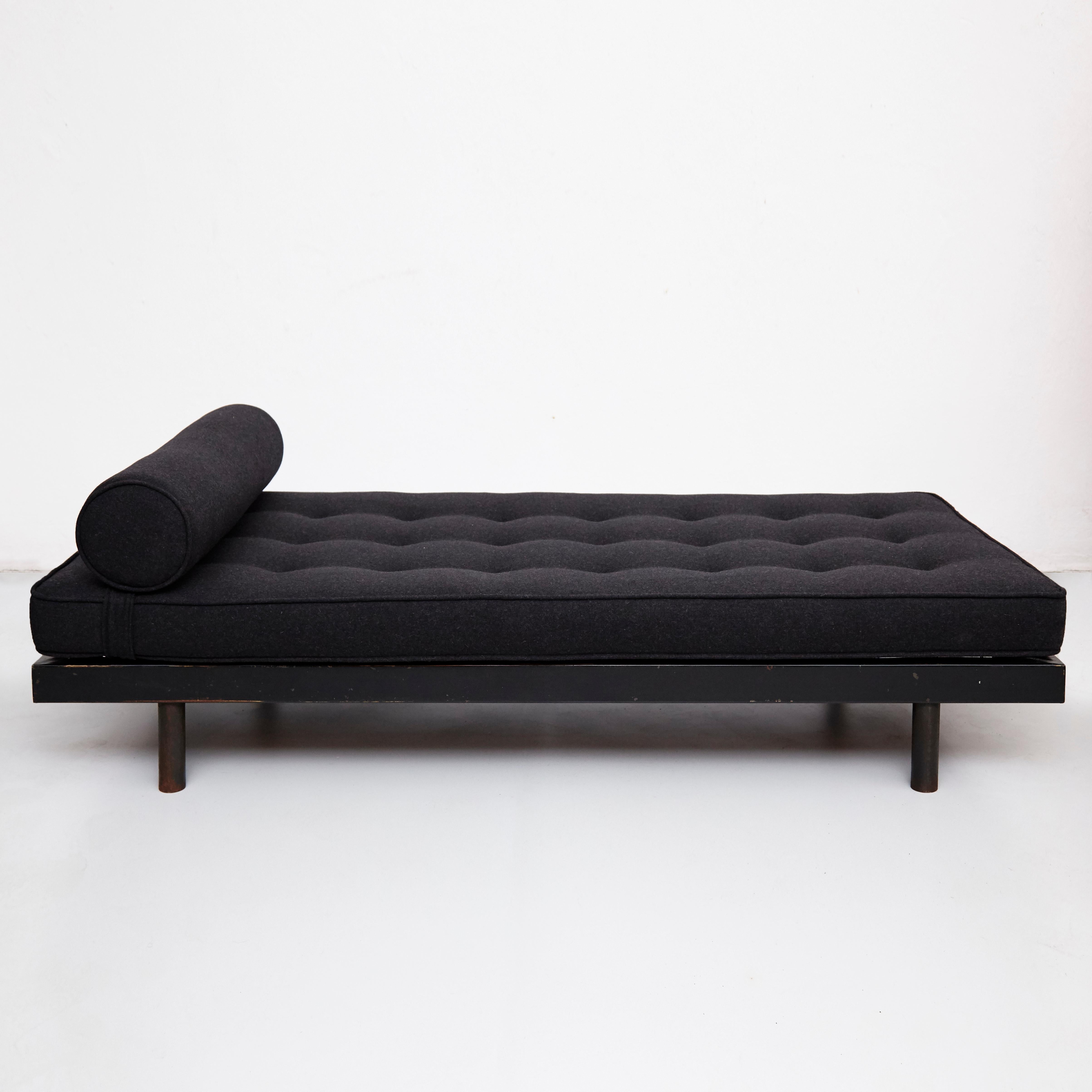 French Jean Prouvé S.C.A.L. Daybed, circa 1950