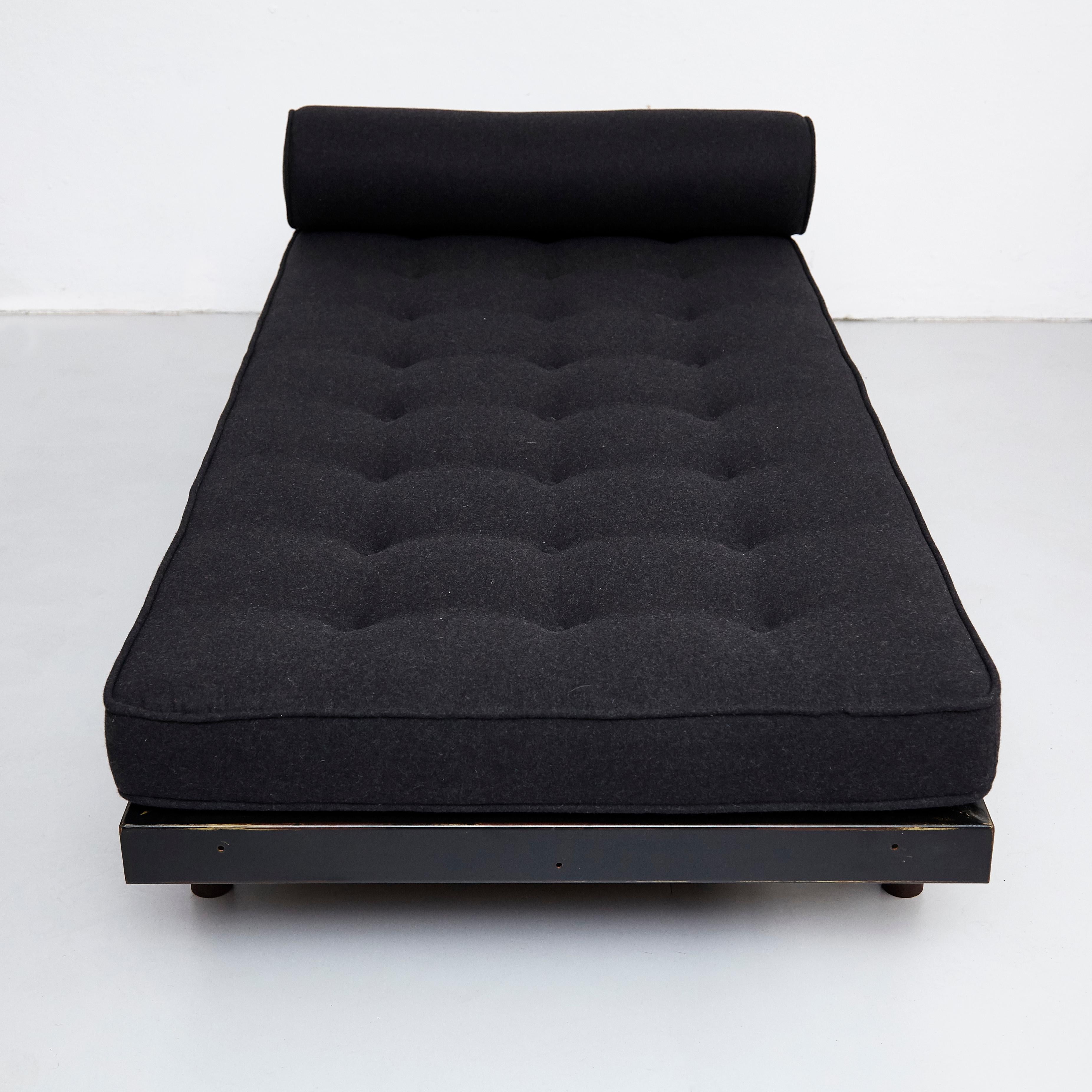 Jean Prouvé S.C.A.L. Daybed, circa 1950 In Good Condition In Barcelona, Barcelona