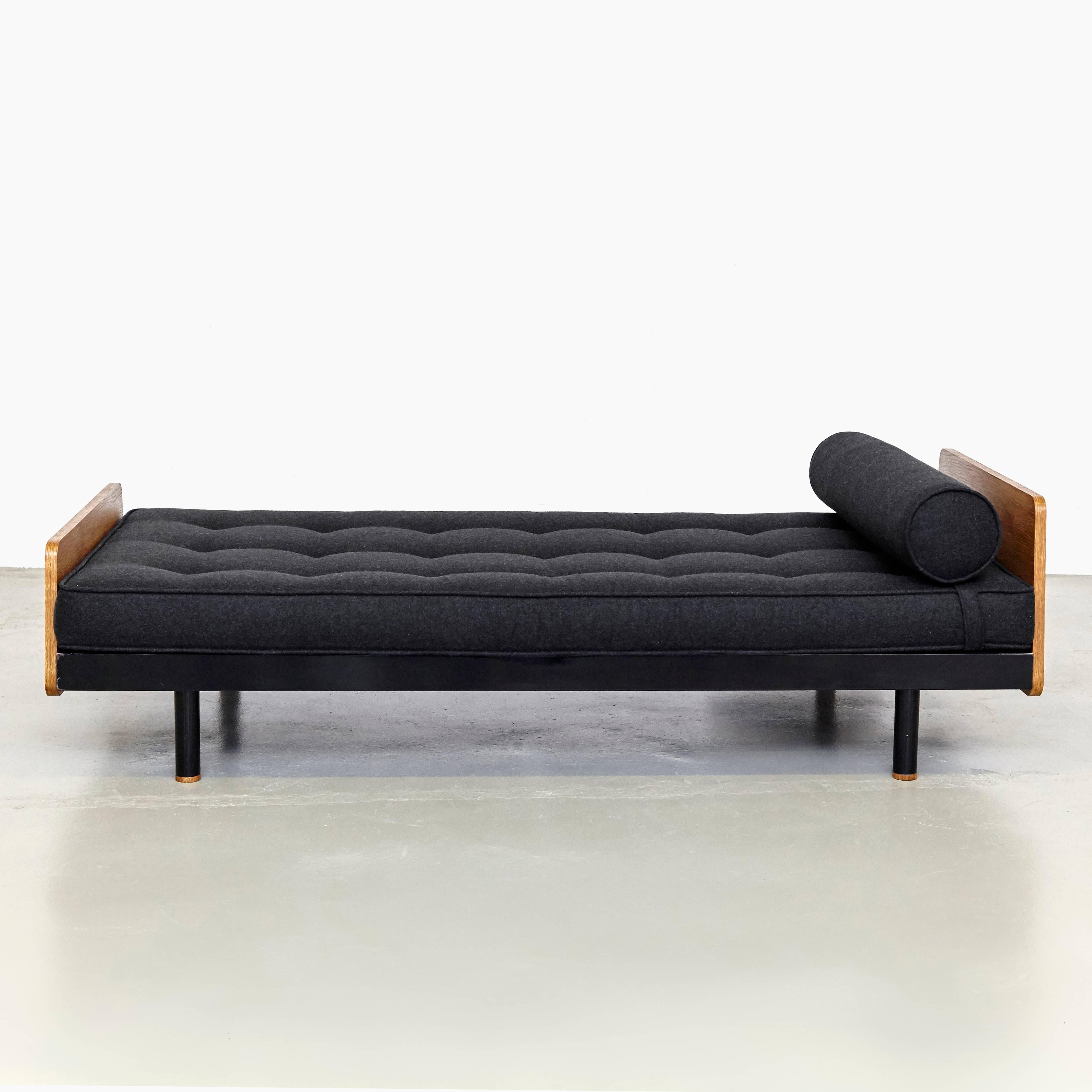 Jean Prouve Mid Century Modern Metal Black SCAL French Daybed, circa 1950 4