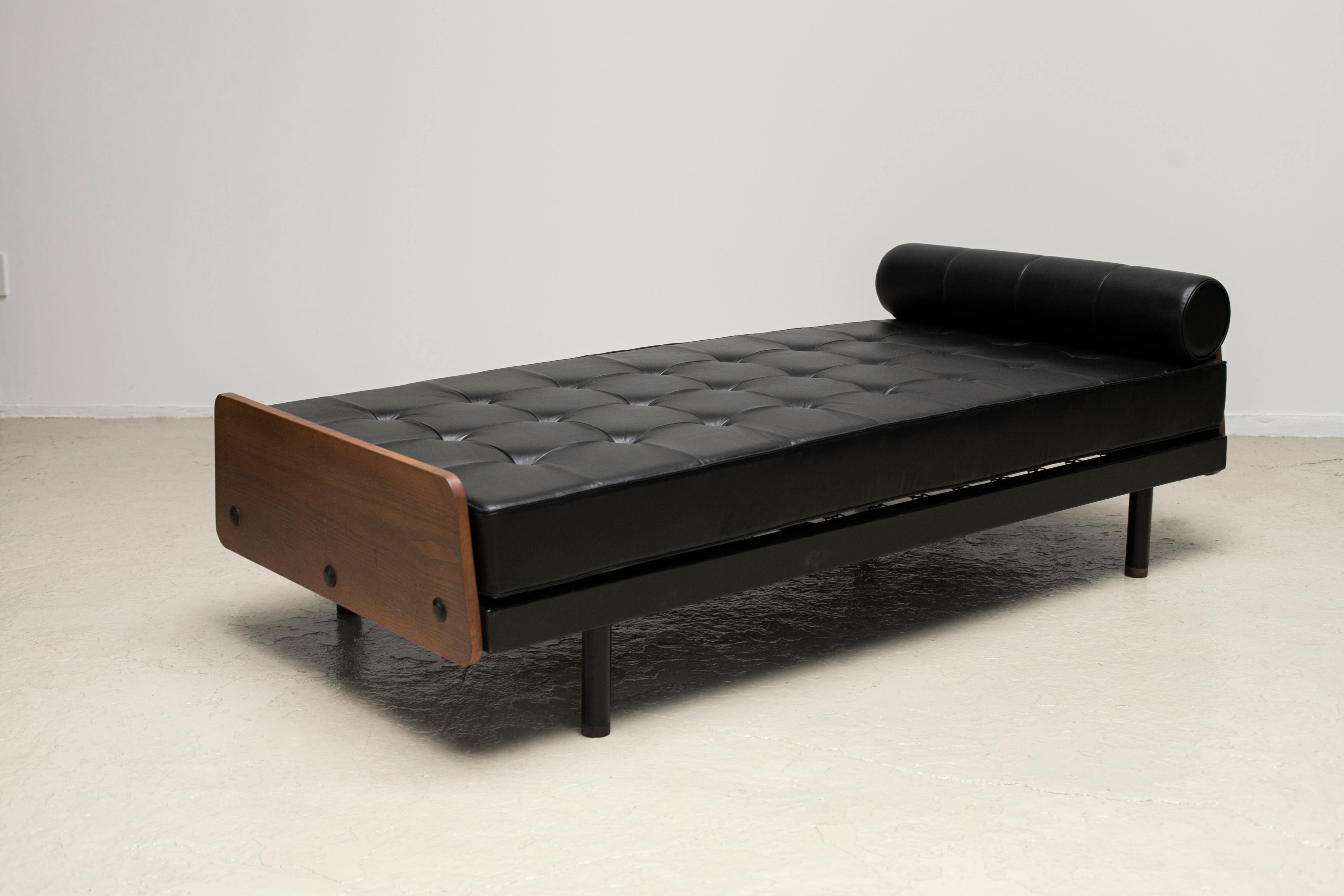 Mauritanian Jean Prouvé S.C.A.L Daybed n°452, circa 1950