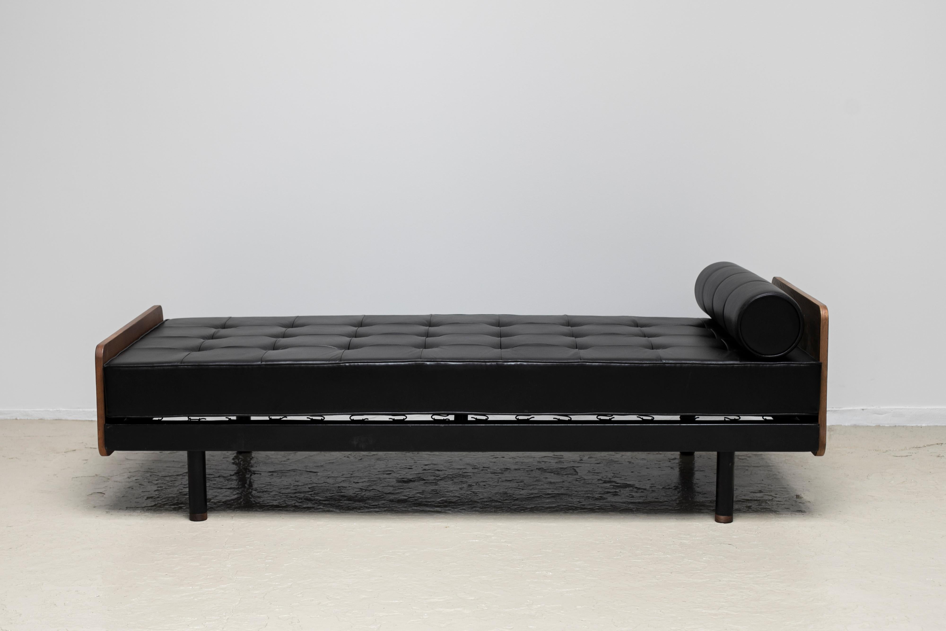 Jean Prouvé S.C.A.L Daybed n°452, circa 1950 In Good Condition In Edogawa-ku Tokyo, JP