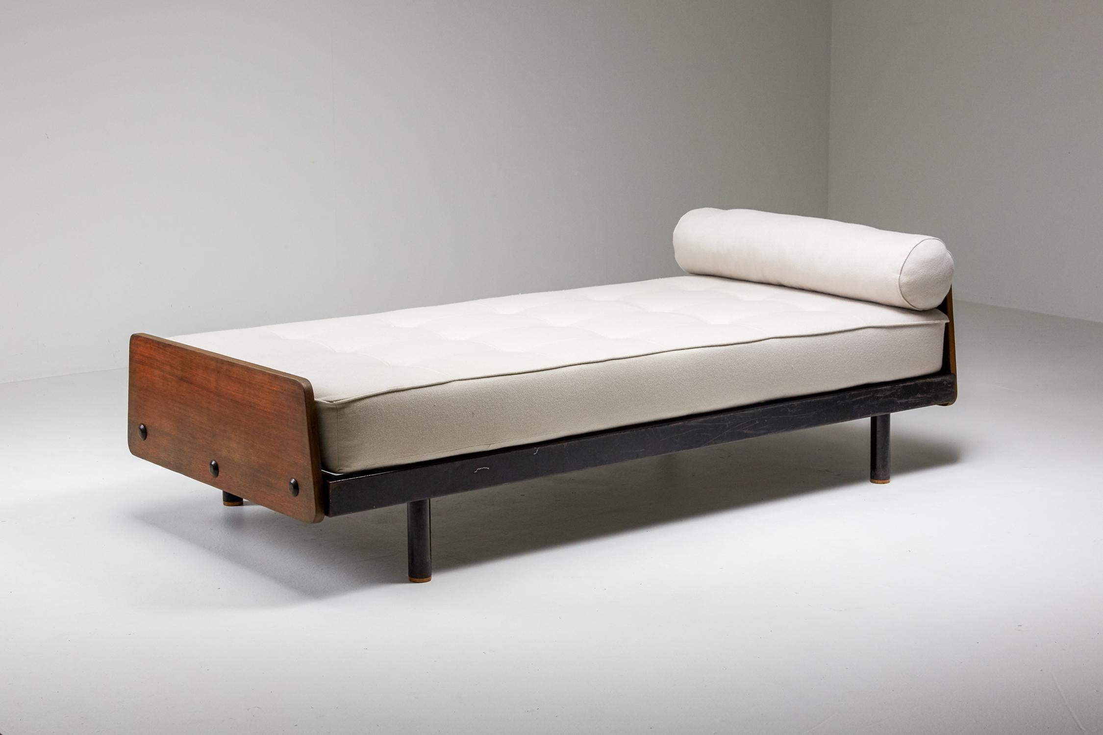 Jean Prouvé S.C.A.L Daybed N°452, circa 1950 In Good Condition In Antwerp, BE