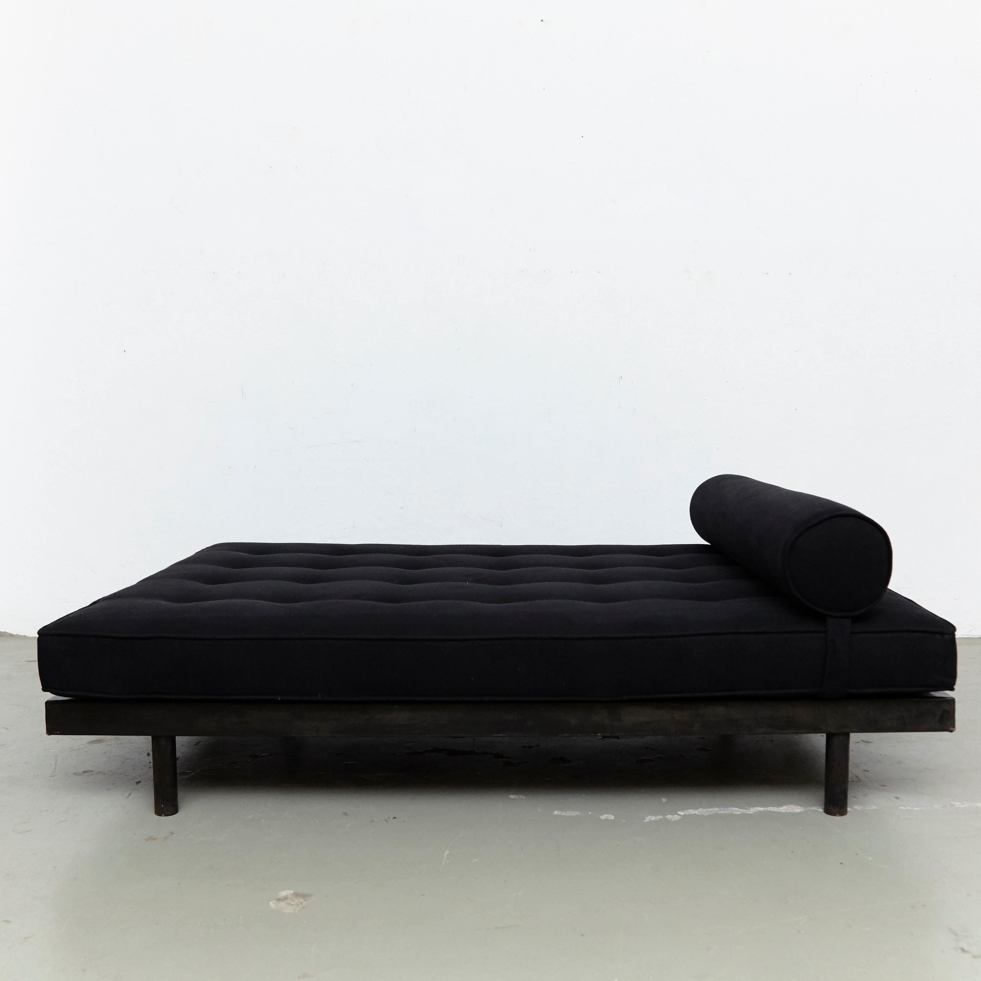 Jean Prouvé S.C.A.L. Double Daybed, circa 1950 In Good Condition In Barcelona, Barcelona
