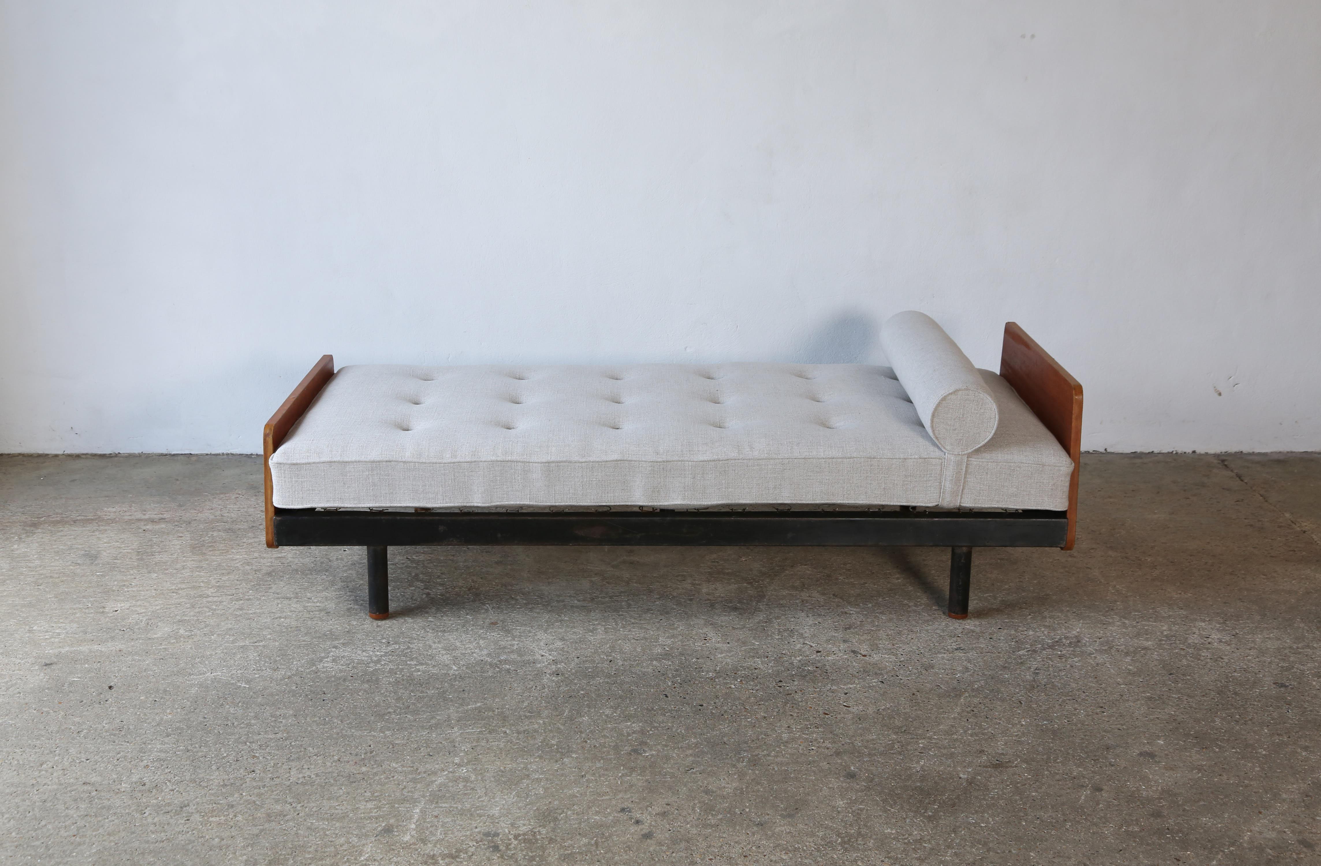 Jean Prouvé Scal No. 452 Daybed, 1950s For Sale 1