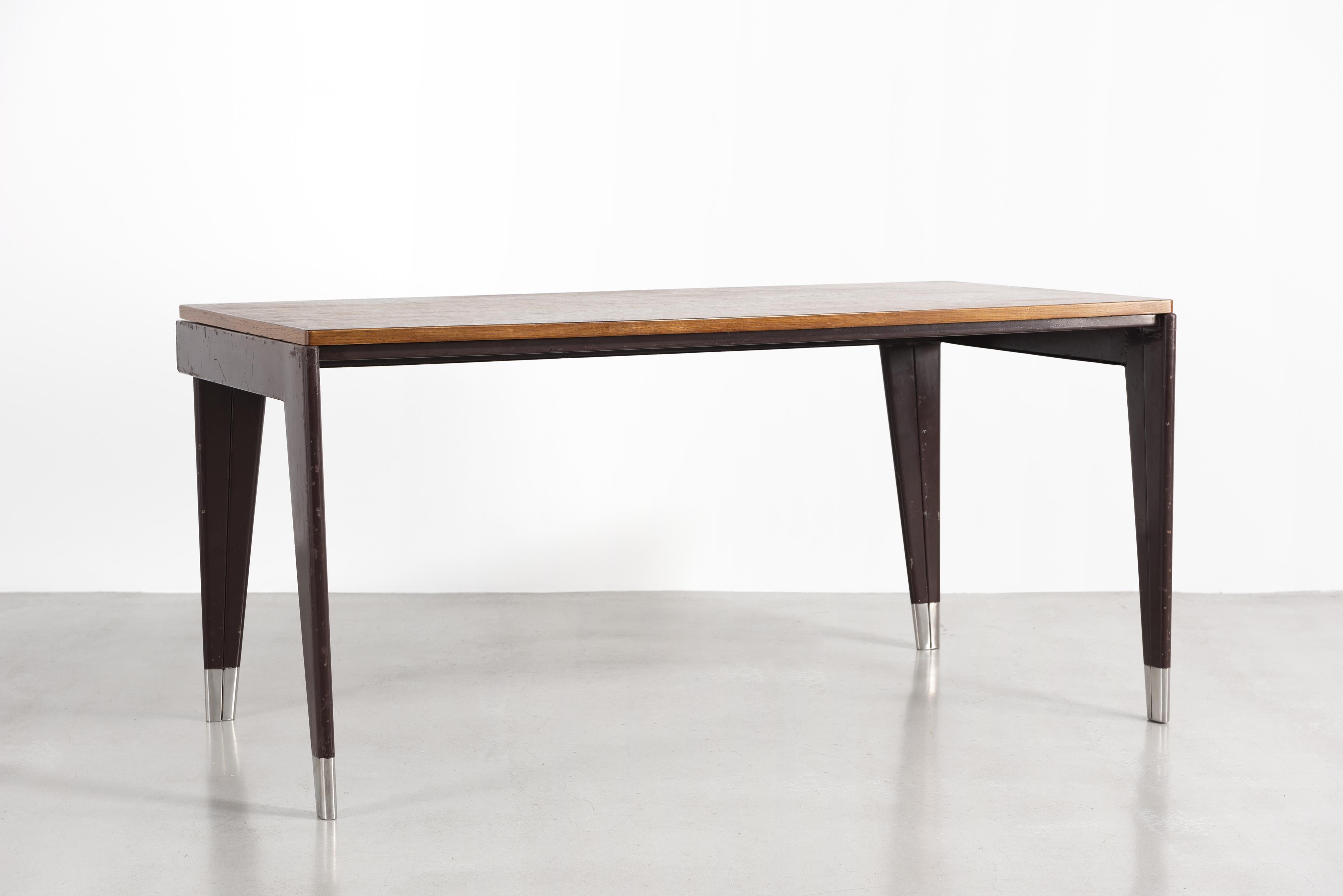 Bent sheet steel, wood, stainless steel and aluminum 
Measures: H. 74.5 x L. 161.5 x P. 82 cm 
H. 29.29 x L. 63.58 x D. 32.28 inches.