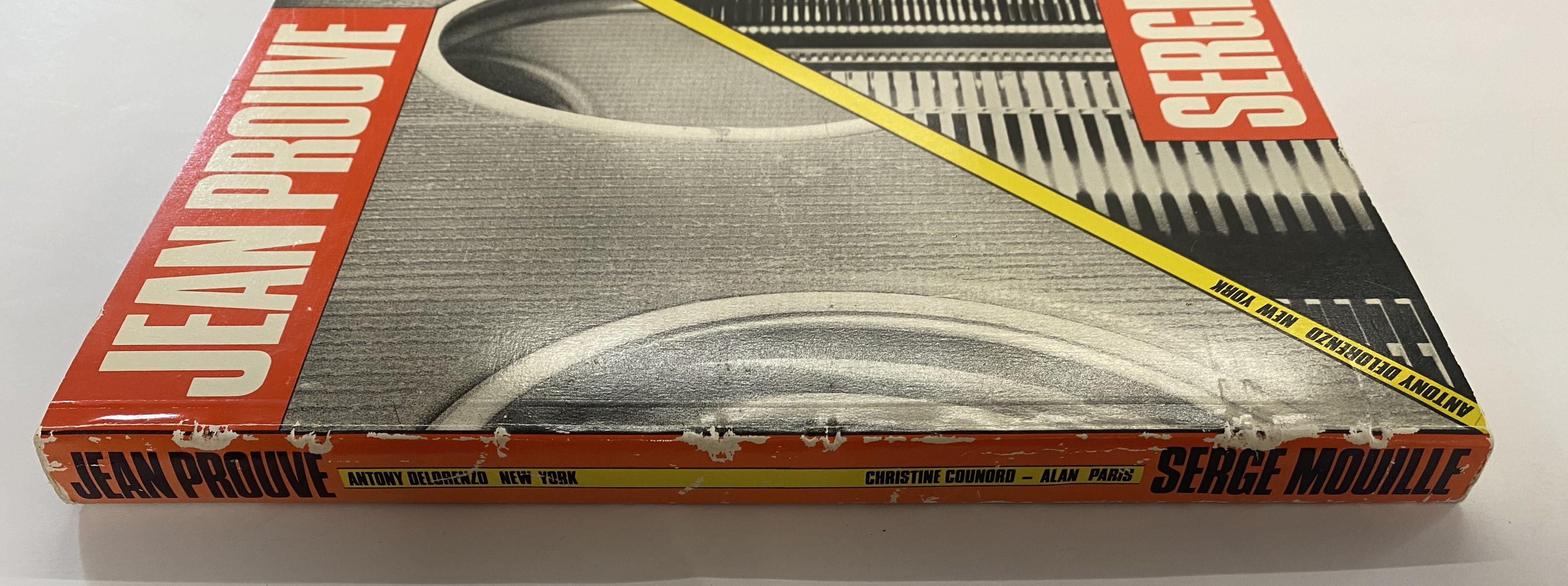 Il s'agit d'un livre à couverture souple en bon état qui a été édité pour les expositions de 1985 qui ont eu lieu à Paris et à New York et qui présentaient les œuvres et les conceptions complémentaires de ces deux maîtres du métier.  Prouvé était un