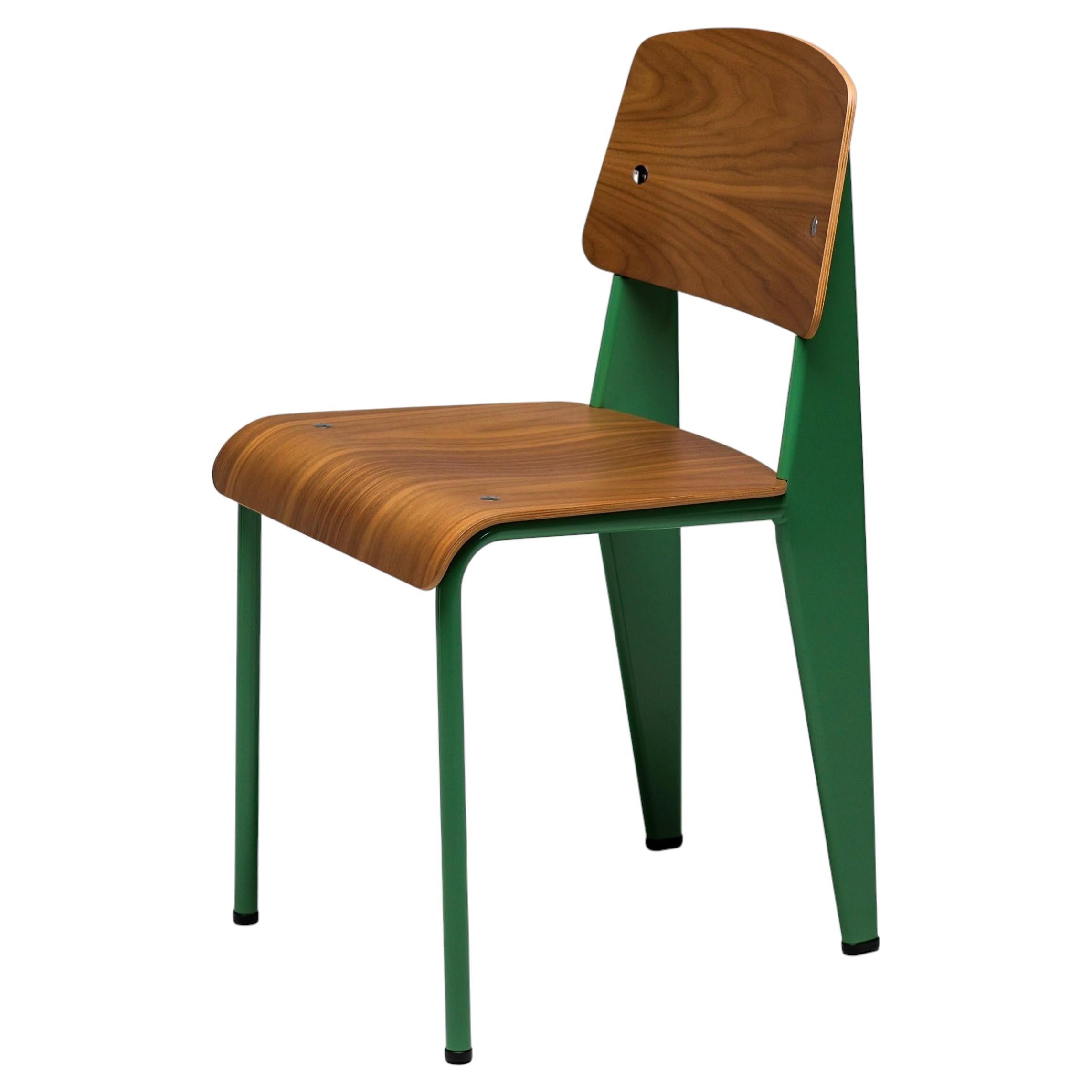 Jean Prouvé Standard Chair, Blé Vert Grün und Nussbaum
