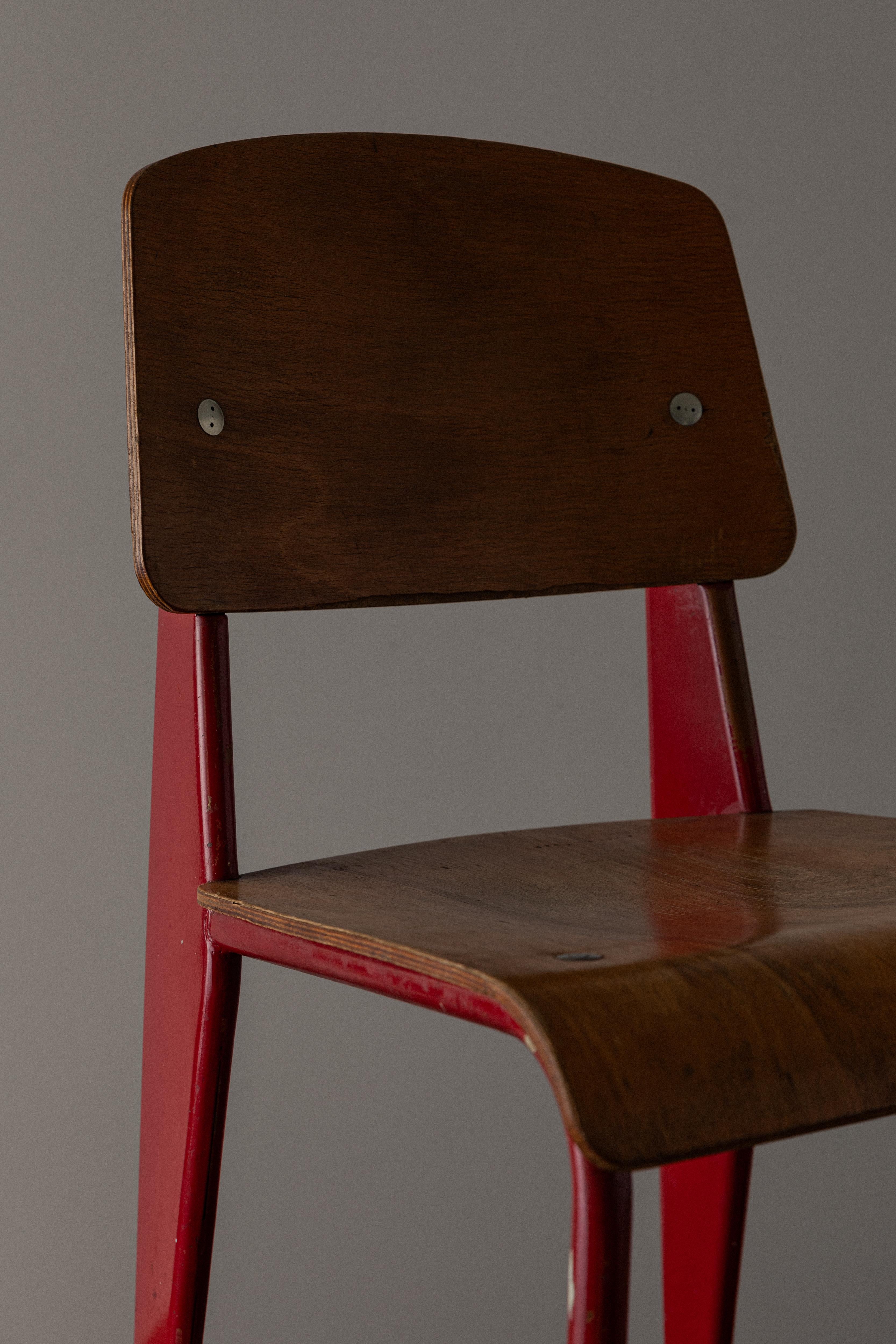 Acciaio Sedia standard Jean Prouve in rosso giapponese in vendita