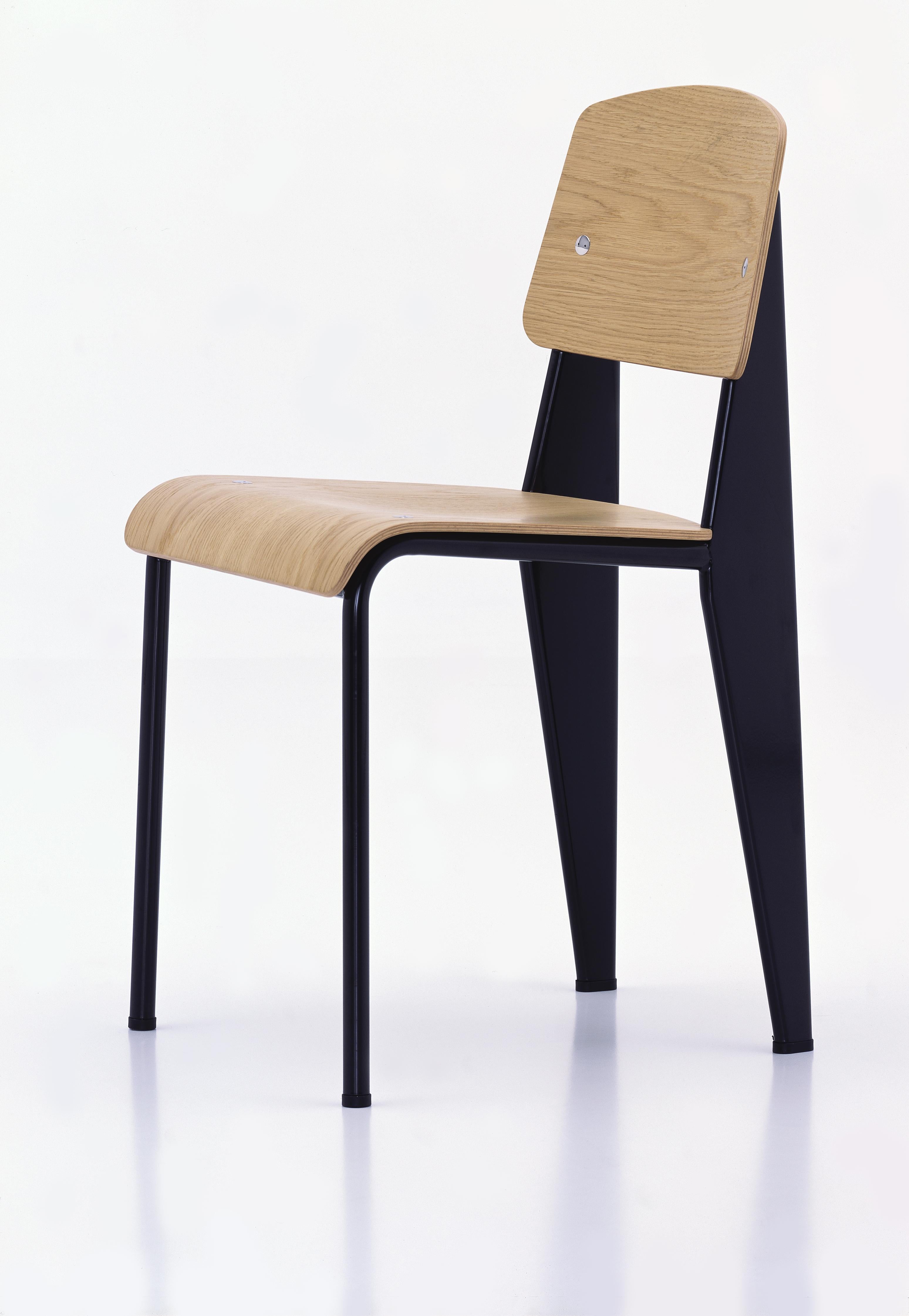 Jean Prouvé Standard Chair aus Eiche Natur und blauem Metall für Vitra im Angebot 1