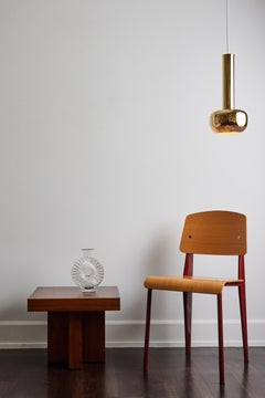 Sedia standard Jean Prouvé in Oak naturale e rosso giapponese per Vitra