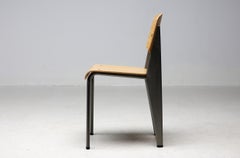 Silla Jean Prouvé Standard Limited Acero RAW y roble natural by Vitra