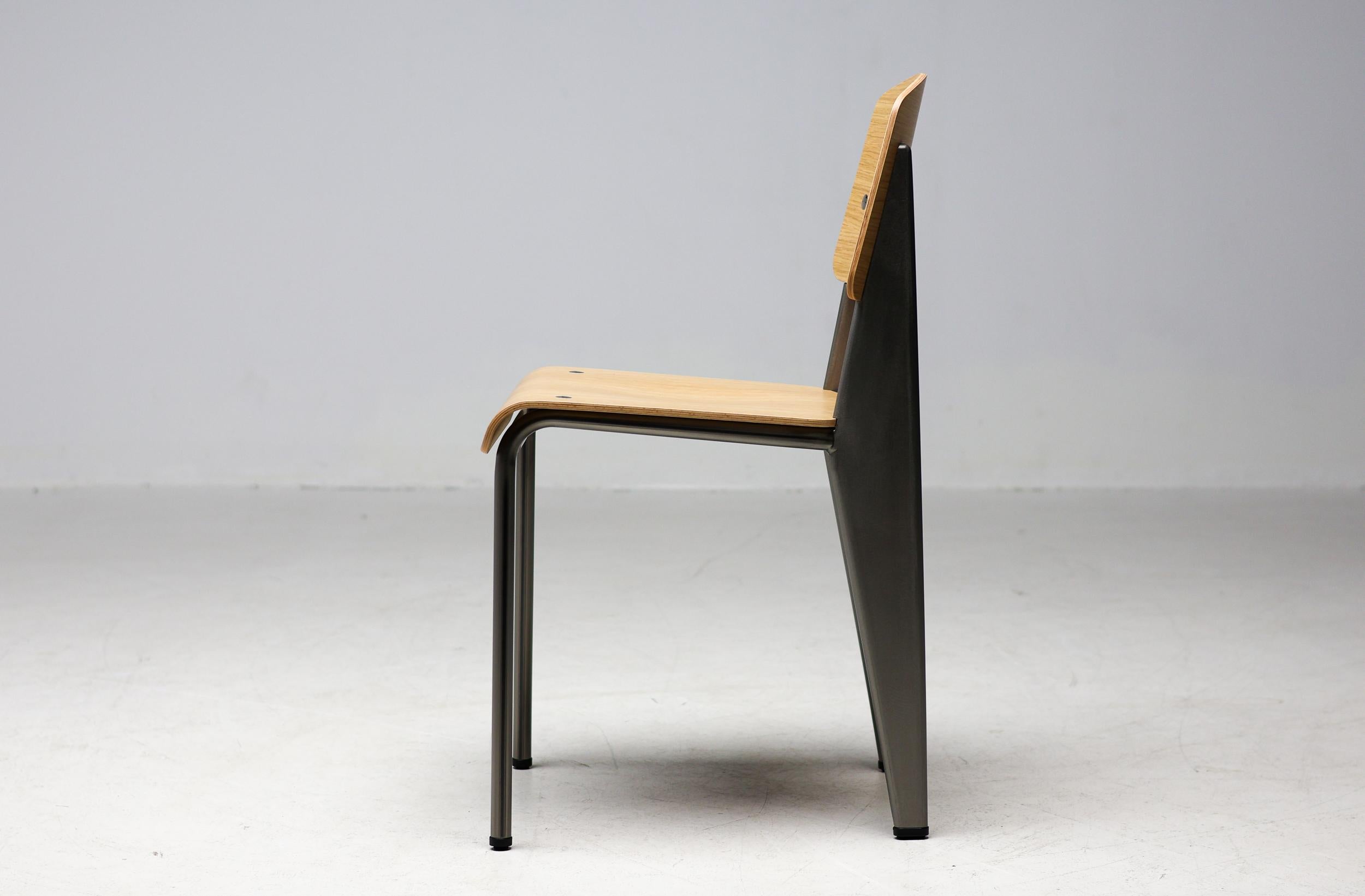 Industriel Jean Prouvé Standard Chair Limited RAW Steel et Natural Oak by Vitra en vente