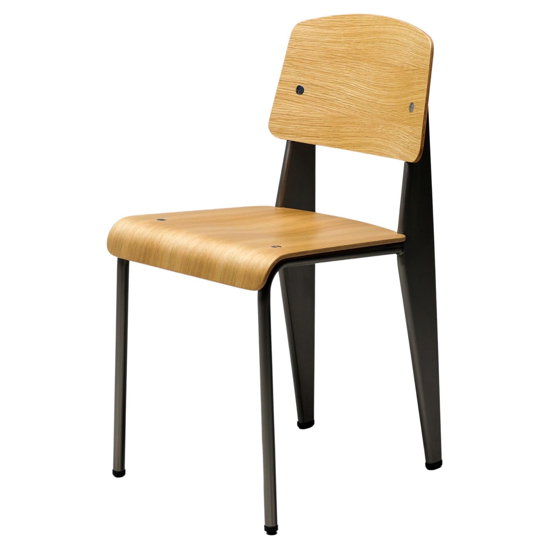 Jean Prouvé Standard Chair Limited RAW Steel und Natural Oak von Vitra im Angebot