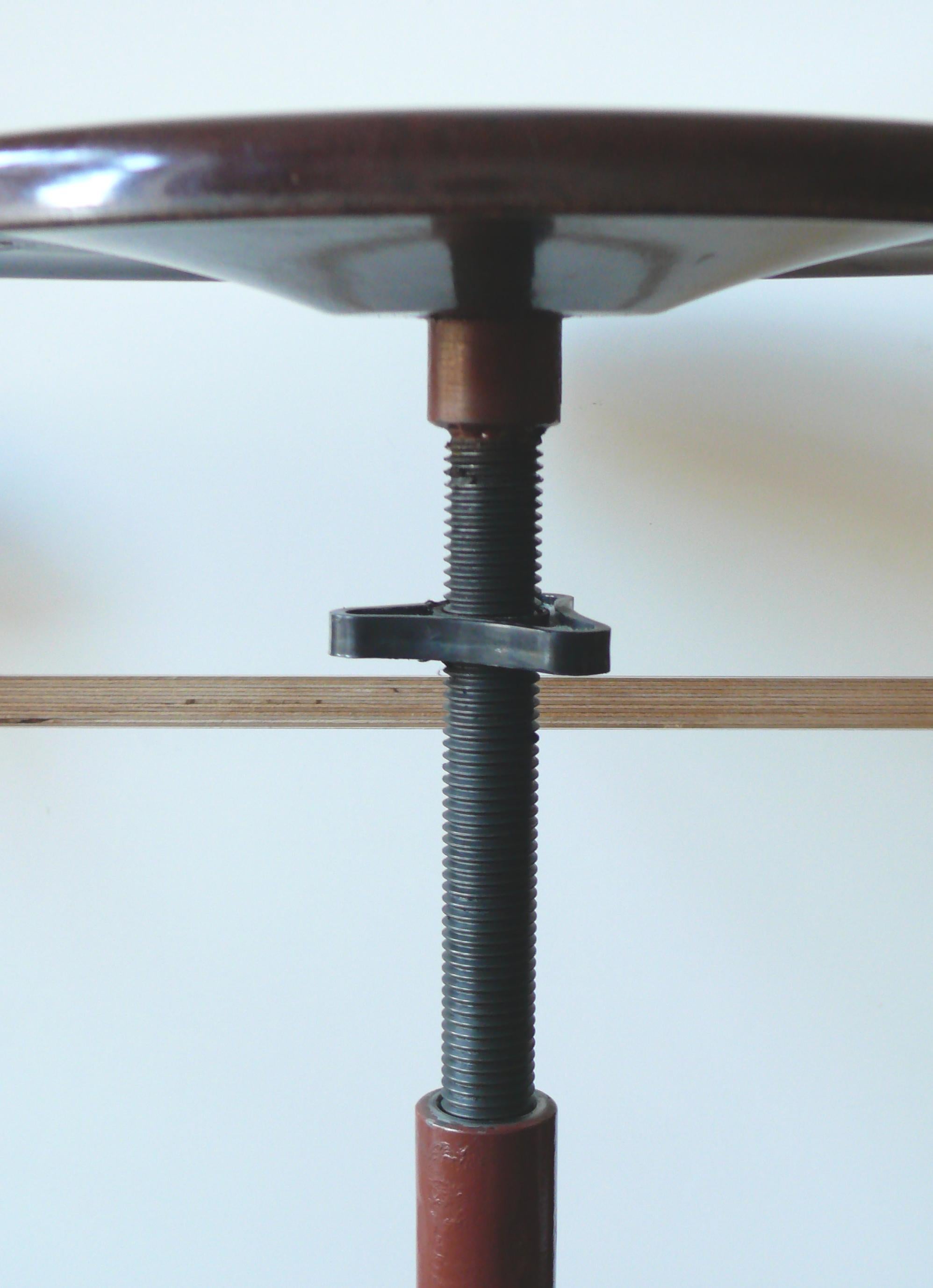 Tabouret Jean Prouvé pour AB Obelberg Olsen, Suède, années 1930 en vente 3